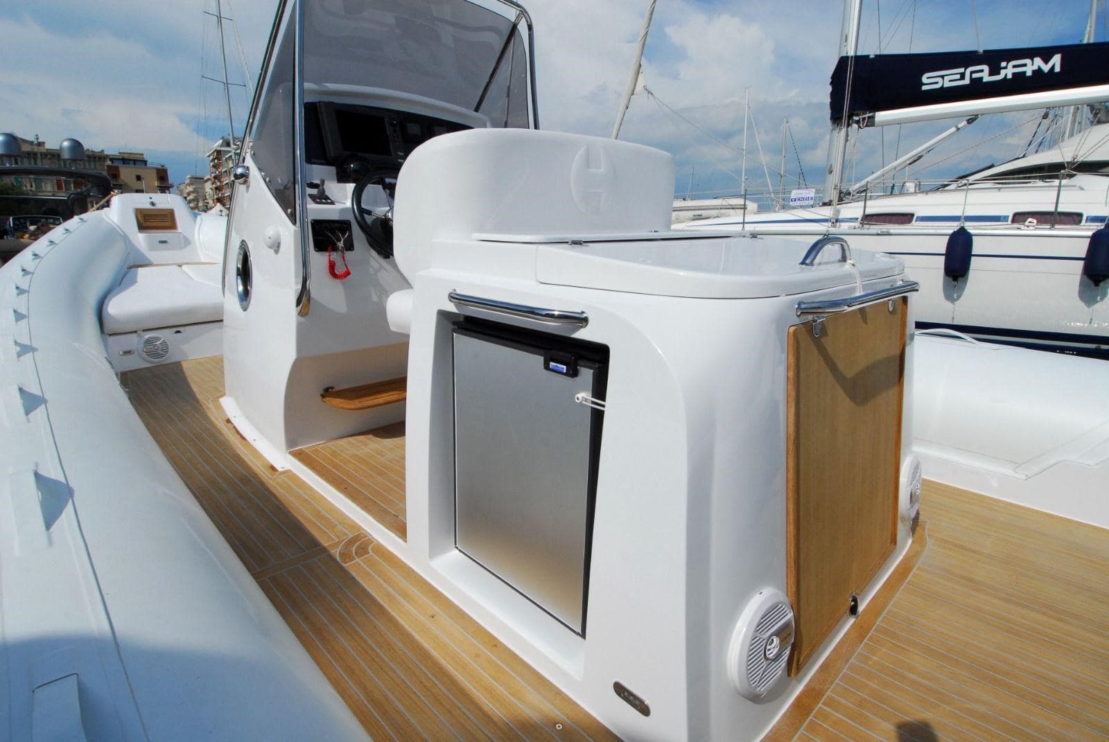 Heaven Heaven 40 - Interior View Heaven Heaven 40 - Interior View