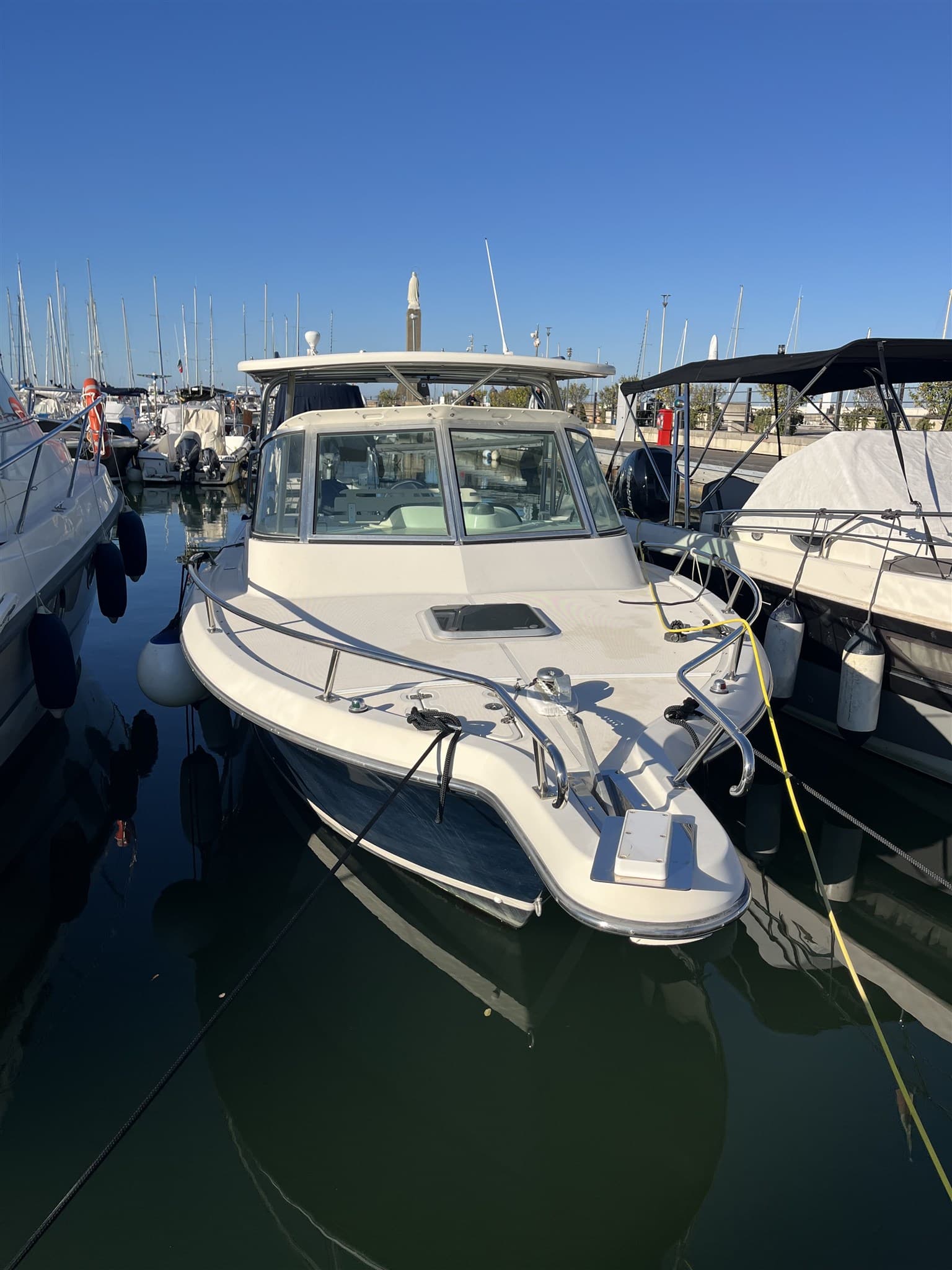 Pursuit 2670 Denali - Detail View 1 Pursuit 2670 Denali - Detail View 1