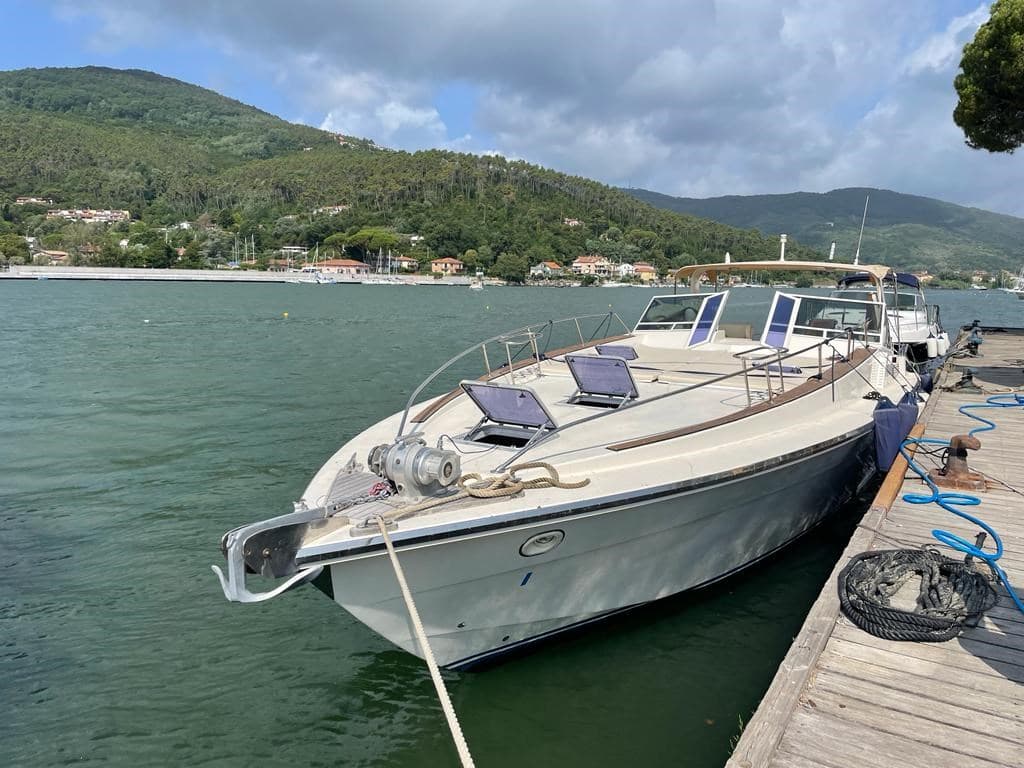 Cary Marine 49 - Detail View 1 Cary Marine 49 - Detail View 1