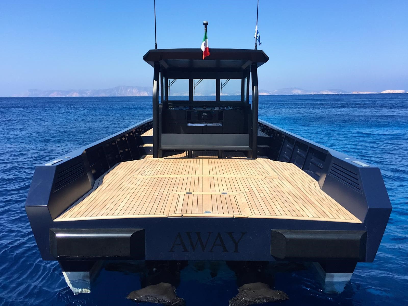 Figli Di Guarisco Giovanni M/Y 12m Aa Wj - Detail View 1 Figli Di Guarisco Giovanni M/Y 12m Aa Wj - Detail View 1