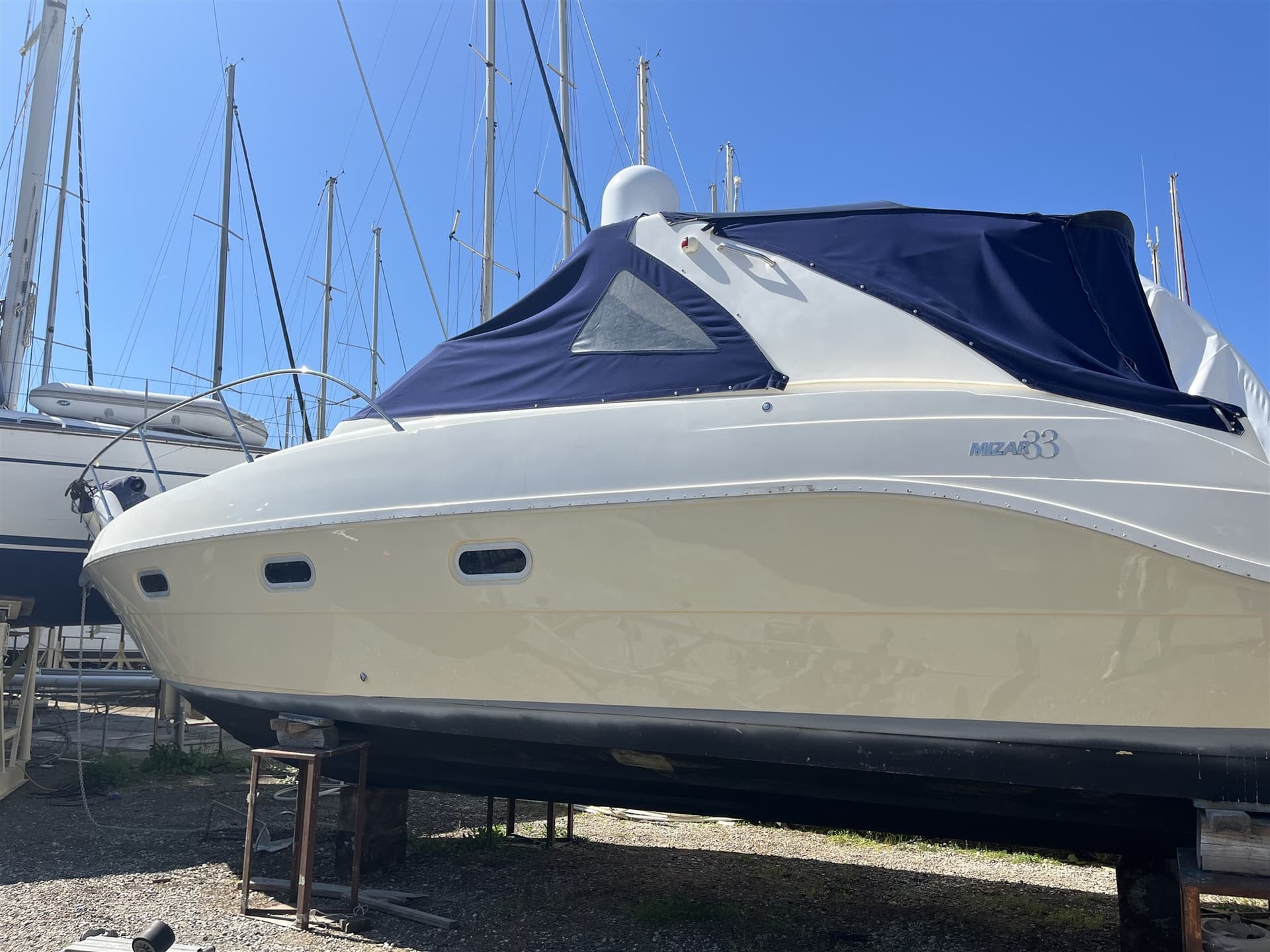 Costa dell'Est Mizar 33 - Detail View 1 Costa dell'Est Mizar 33 - Detail View 1