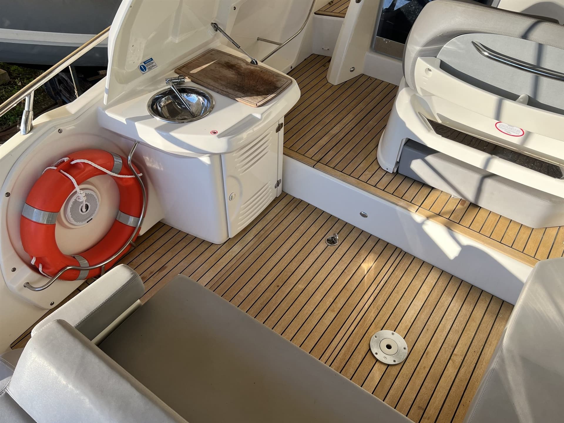 Cranchi Endurance 30 - Deck View Cranchi Endurance 30 - Deck View