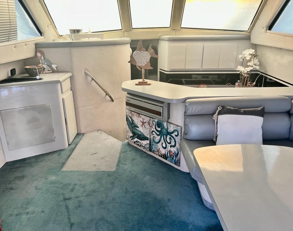 Sea Ray 430 Convertible - Interior View Sea Ray 430 Convertible - Interior View