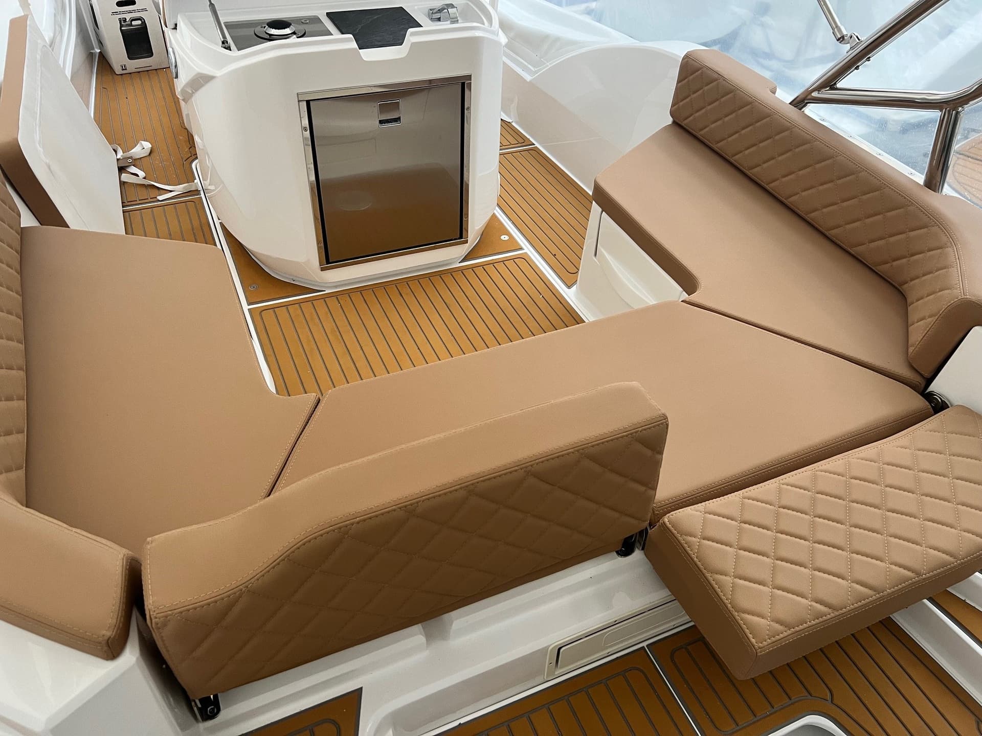 2BAR 82 - Detail View 1 2BAR 82 - Detail View 1