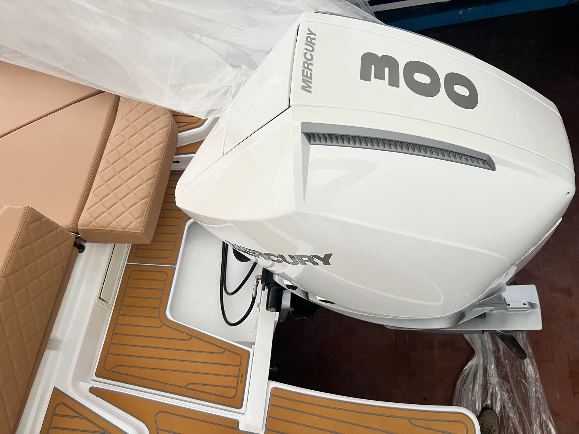 2BAR 82 - Interior View 2BAR 82 - Interior View