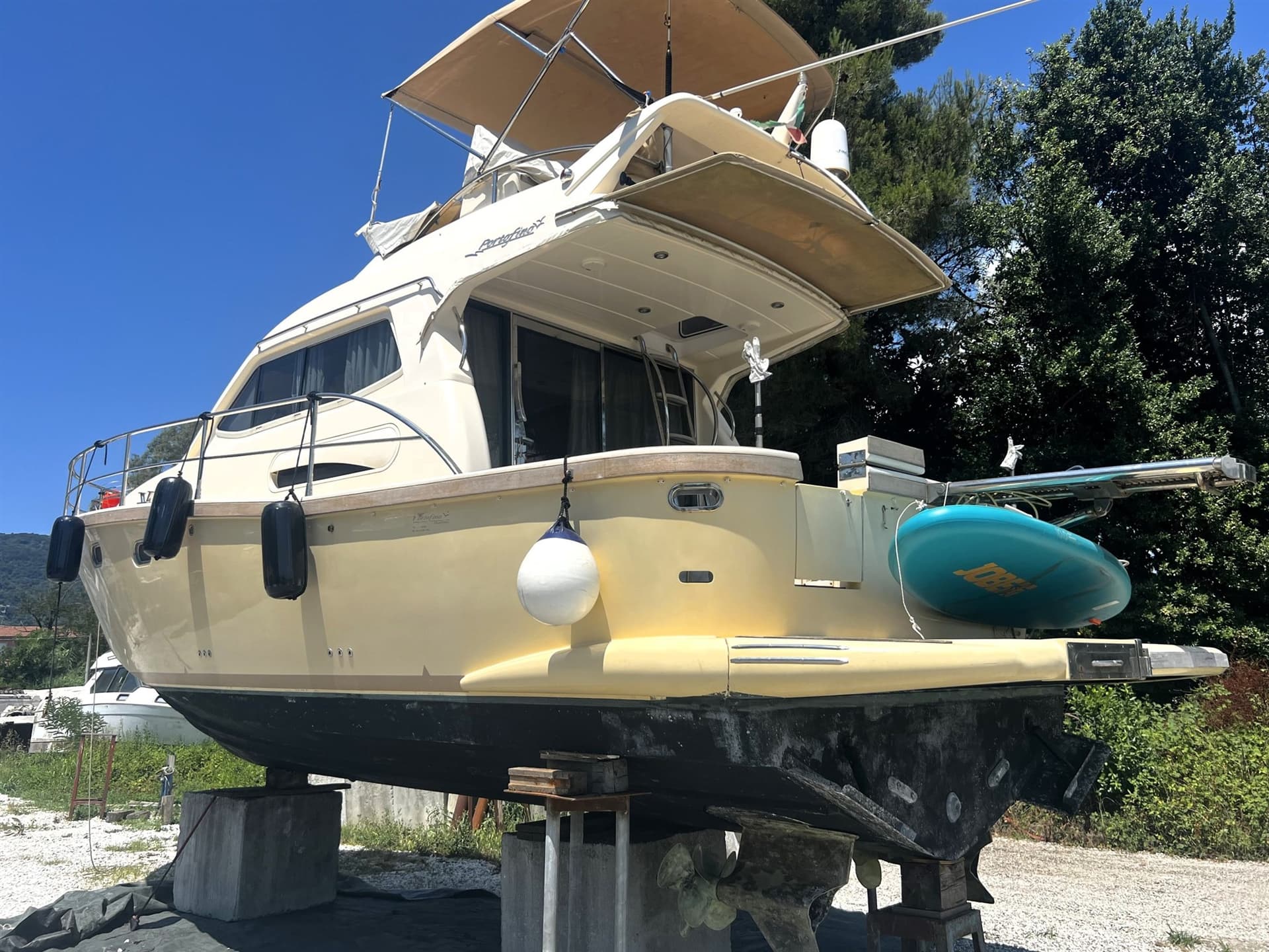 Portofino Marine 37 Fly - Detail View 1 Portofino Marine 37 Fly - Detail View 1