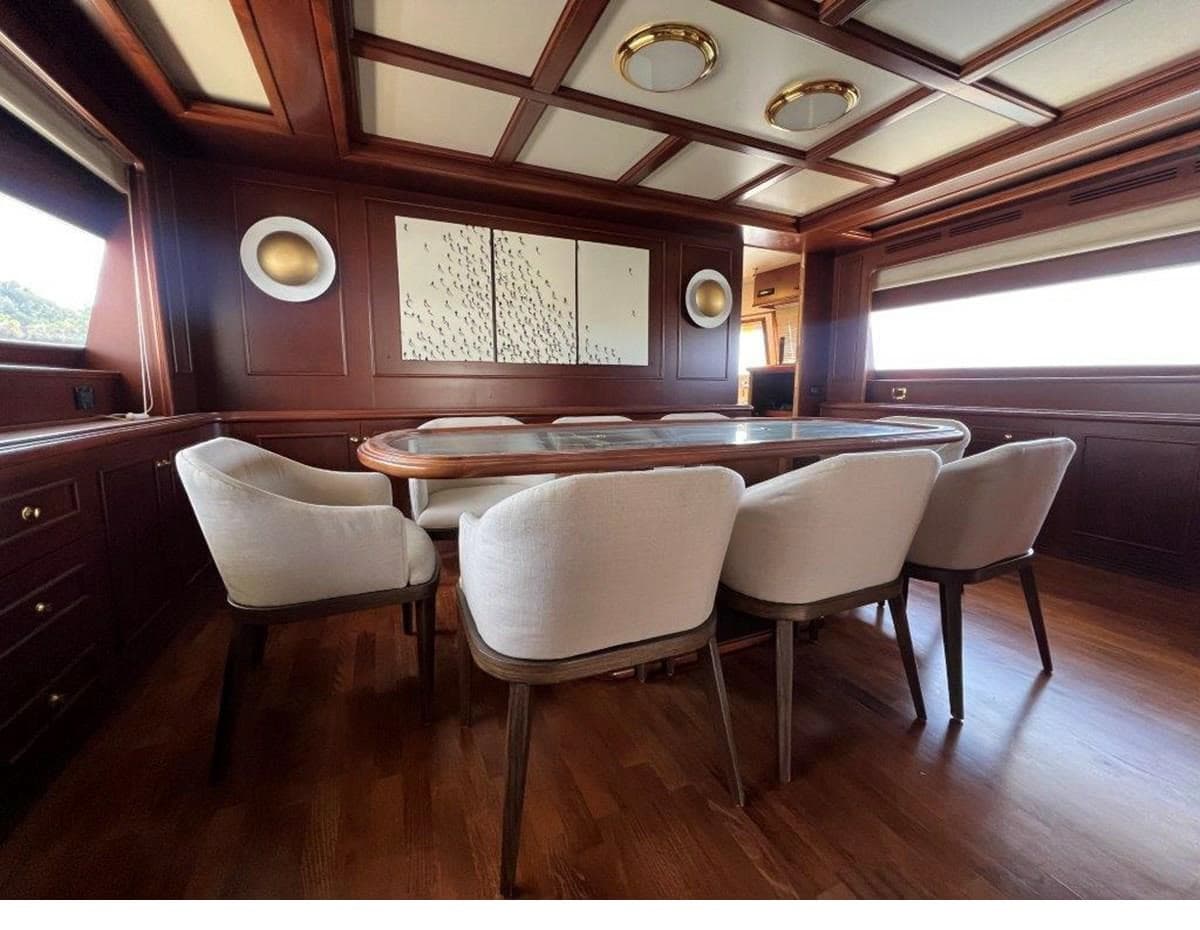 Custom Line Navetta 27 - Deck View Custom Line Navetta 27 - Deck View