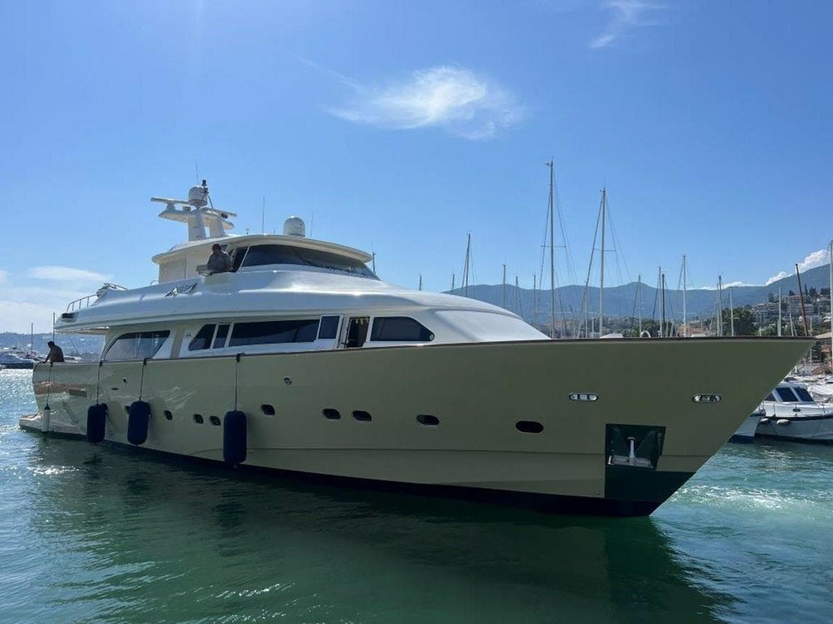 Custom Line Navetta 27 - Main View Custom Line Navetta 27 - Main View