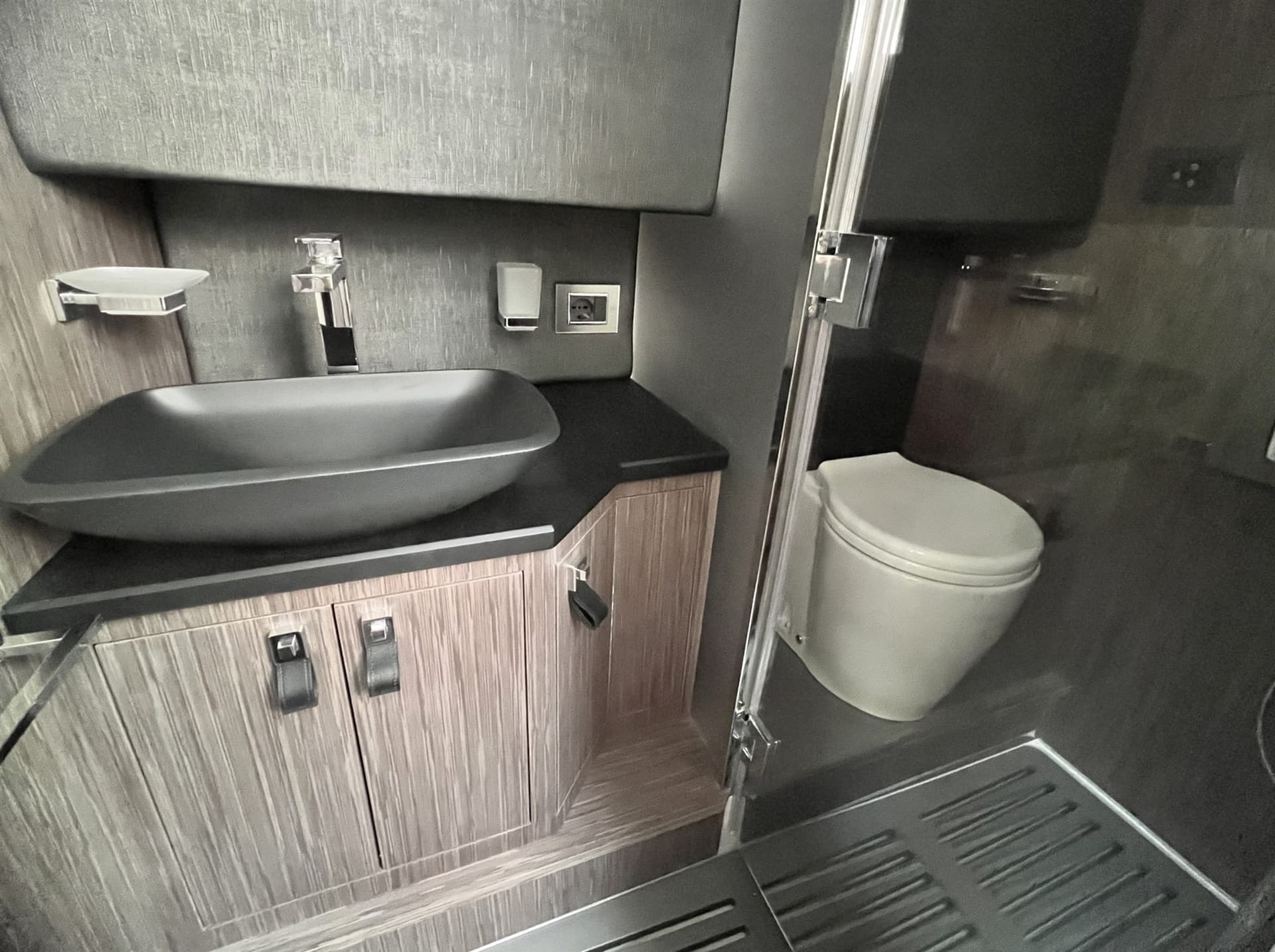 Ranieri Cantiere Cayman 45 usato - foto hero 16