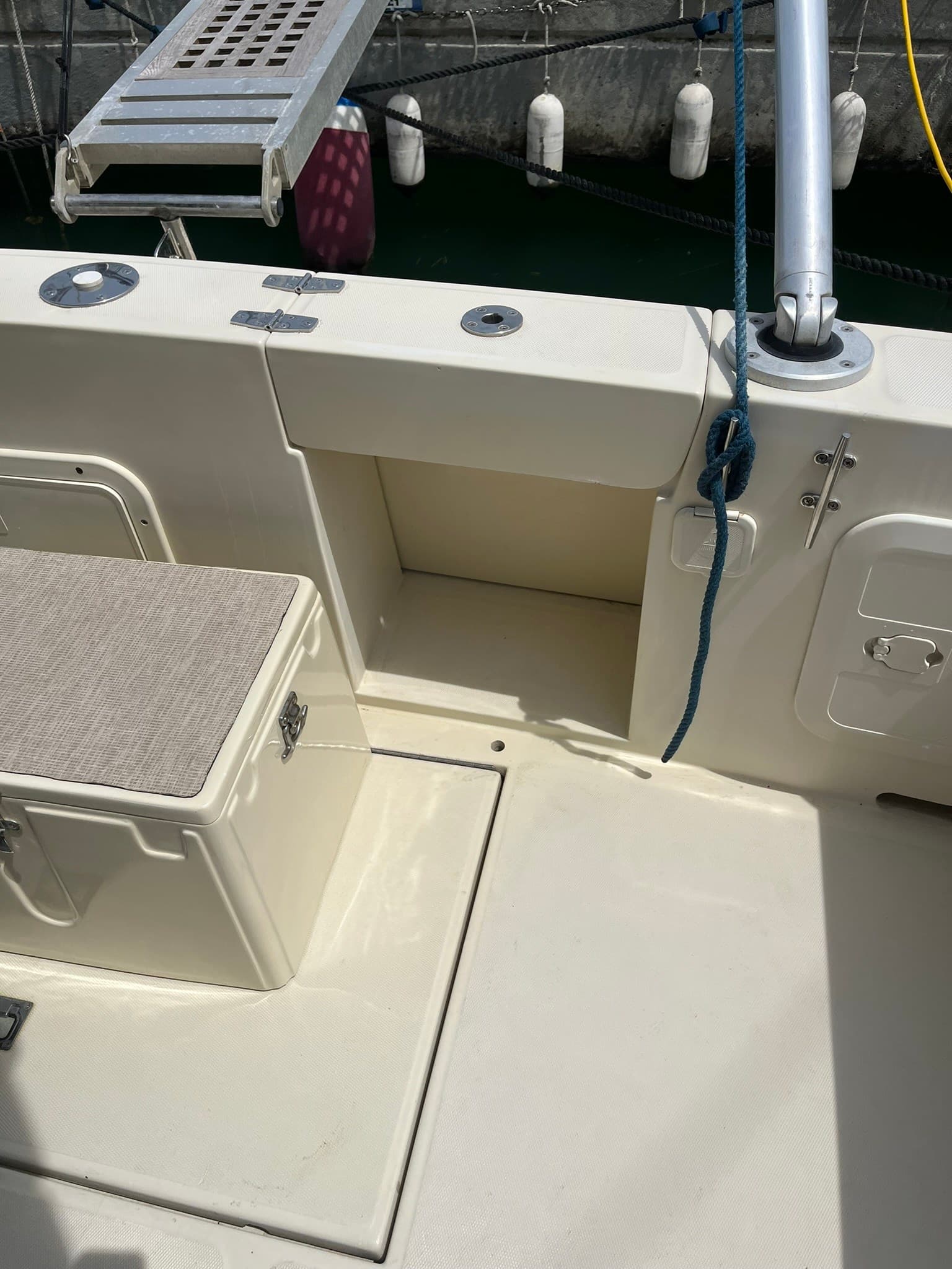 Ars Mare Rs 33 Fly - Deck View Ars Mare Rs 33 Fly - Deck View