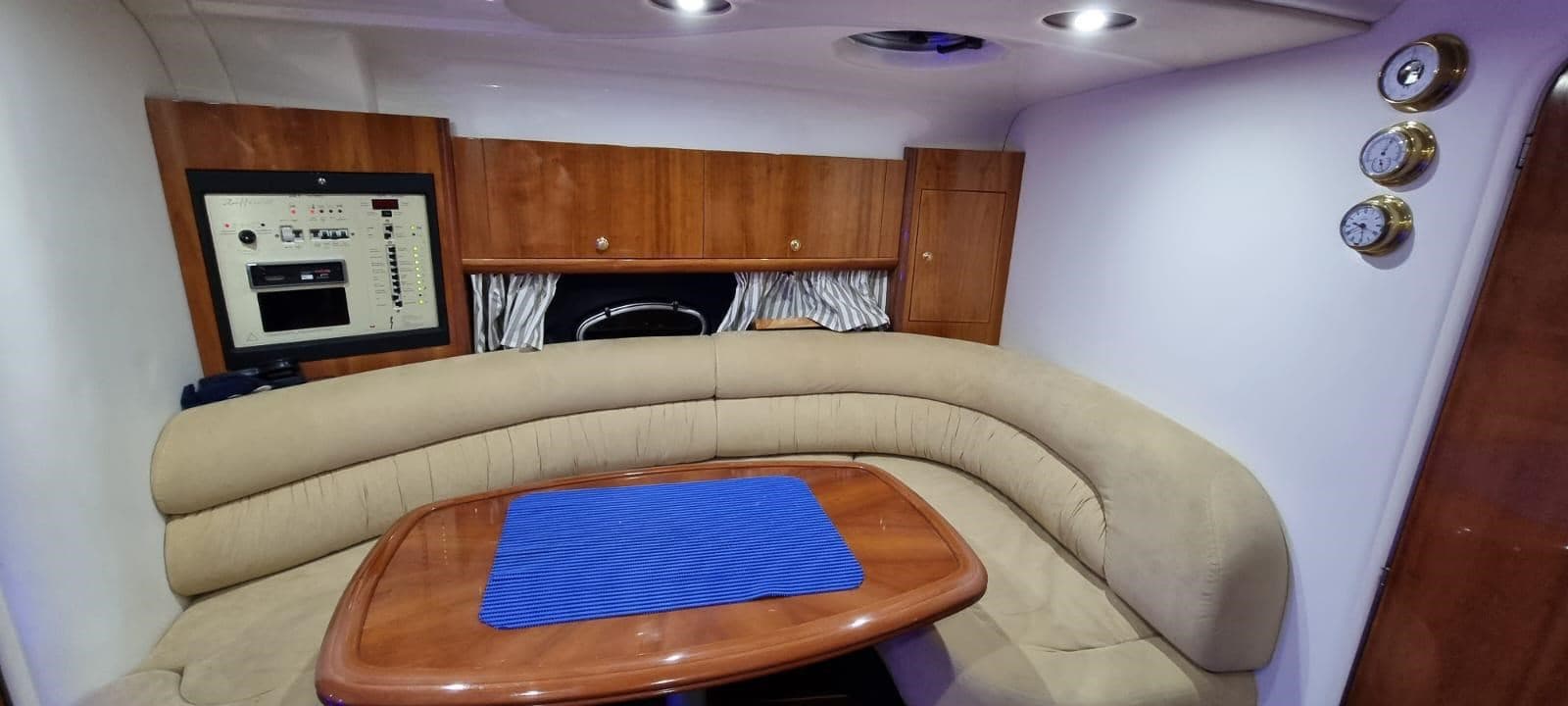Cranchi Zaffiro 34 - Interior View Cranchi Zaffiro 34 - Interior View