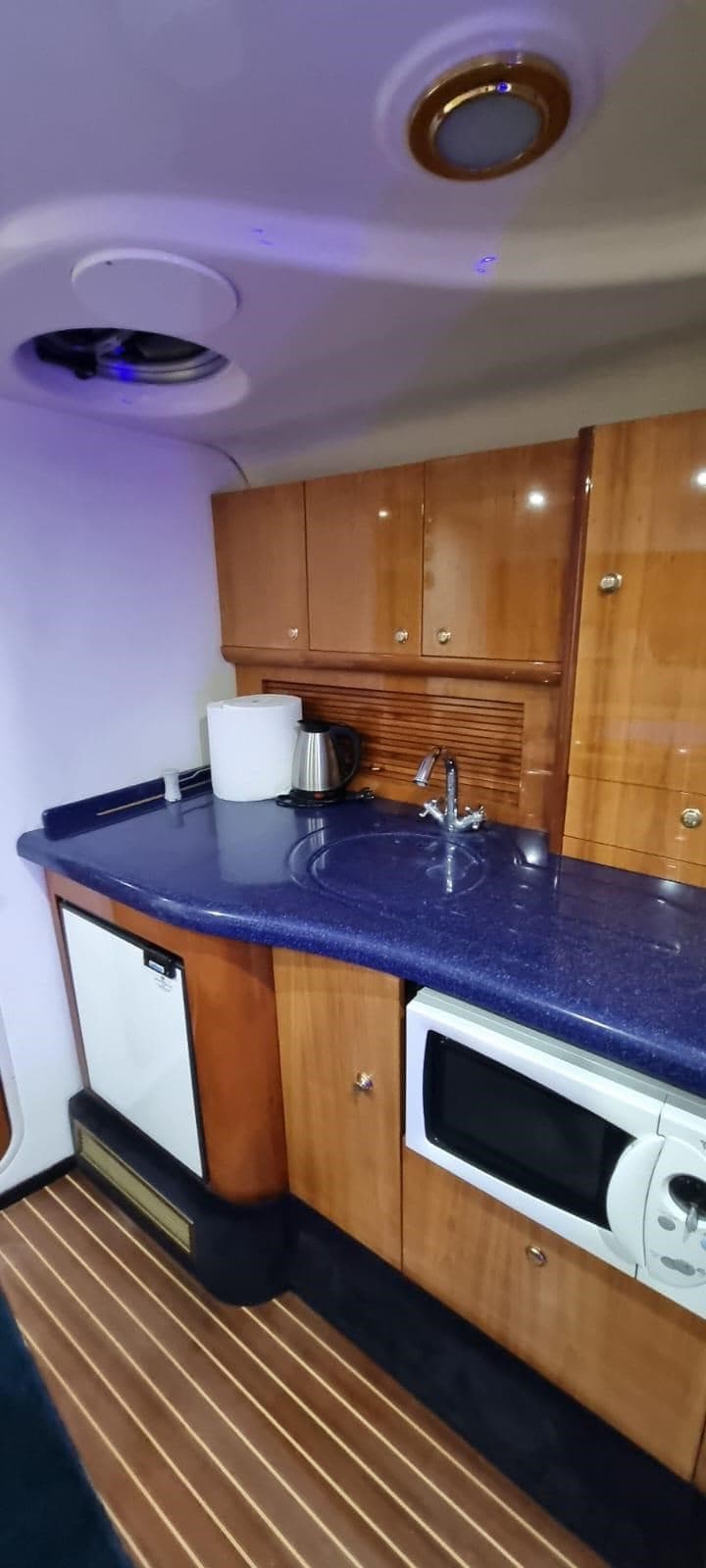 Cranchi Zaffiro 34 - Deck View Cranchi Zaffiro 34 - Deck View