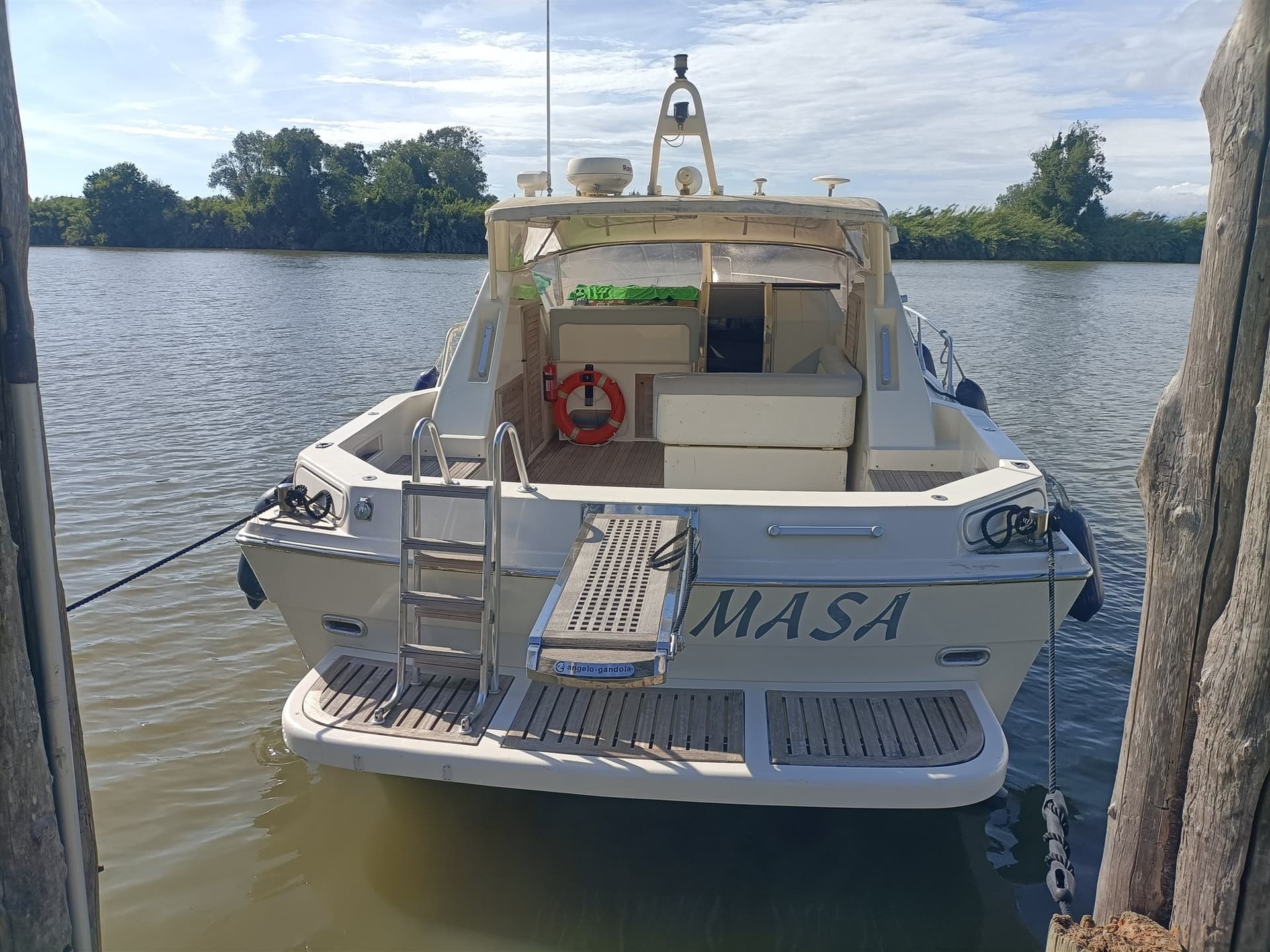 Azimut Az 43 Offshore - Detail View 1 Azimut Az 43 Offshore - Detail View 1