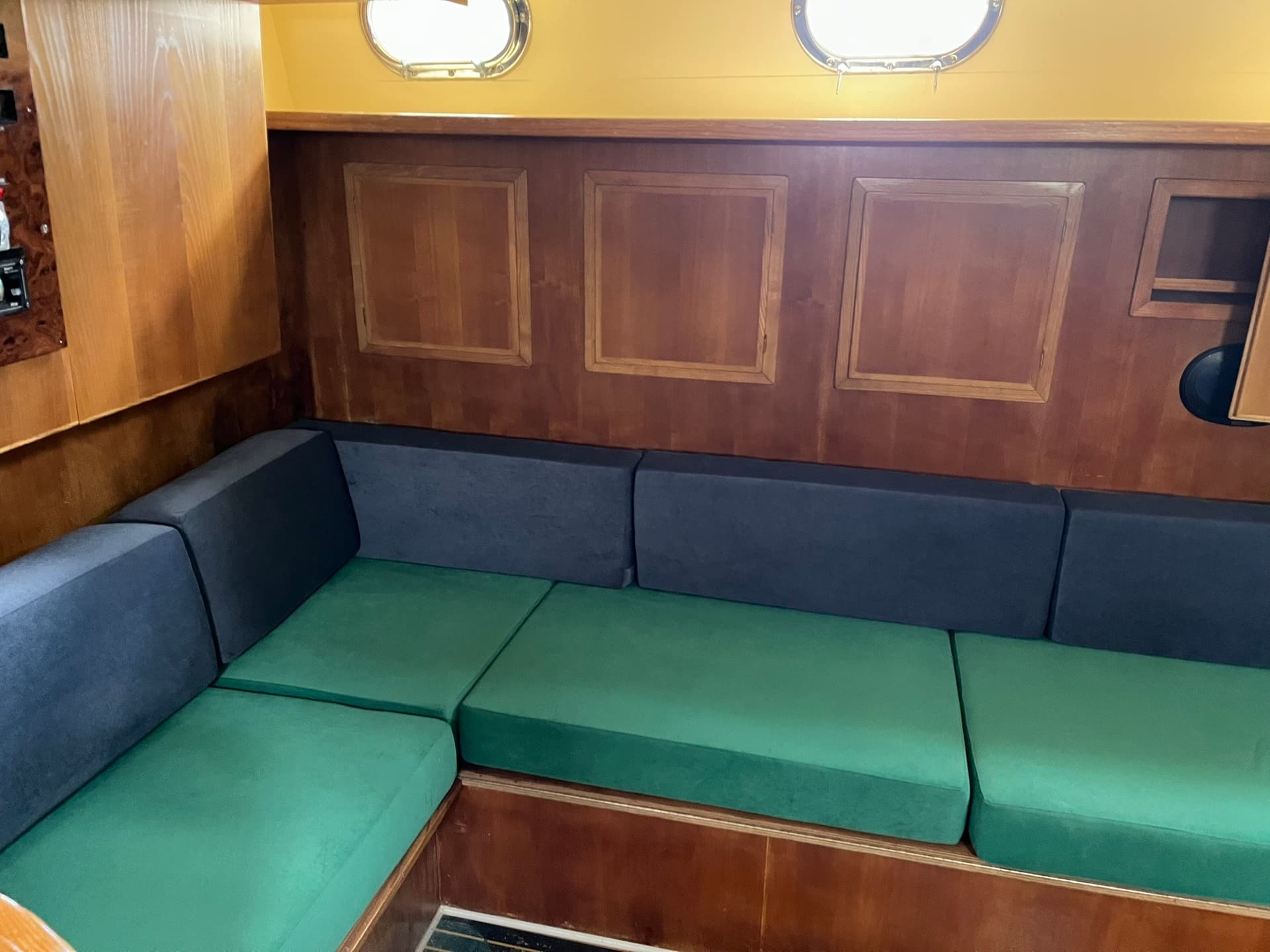 Azimut Az 43 Offshore - Interior View Azimut Az 43 Offshore - Interior View