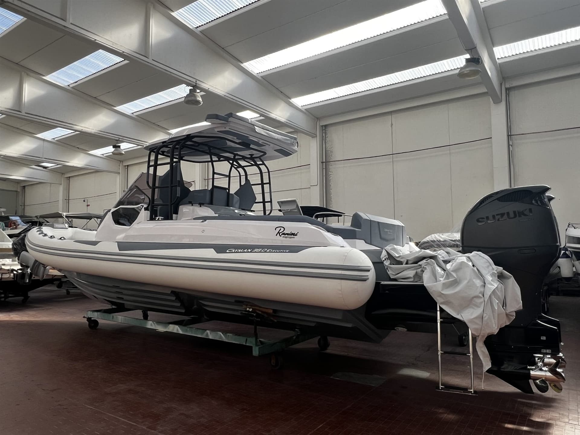 Ranieri International Cayman 38 Excutive - Interior View Ranieri International Cayman 38 Excutive - Interior View