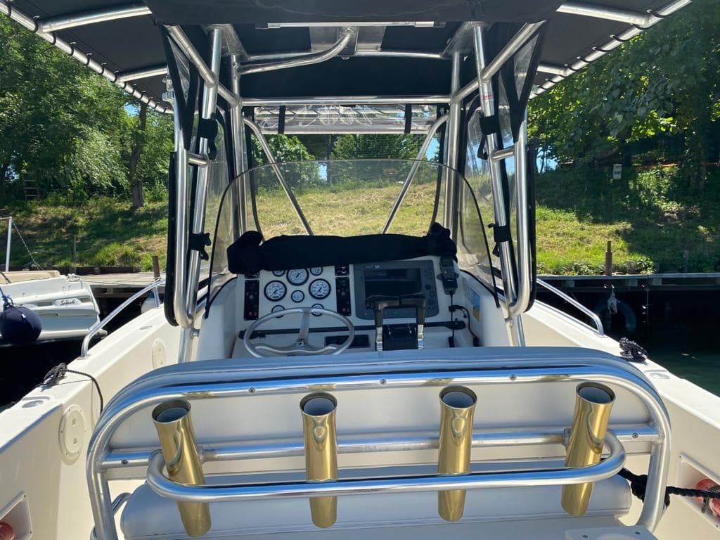 Pursuit 2670 Cuddy Center Console used - hero image 3