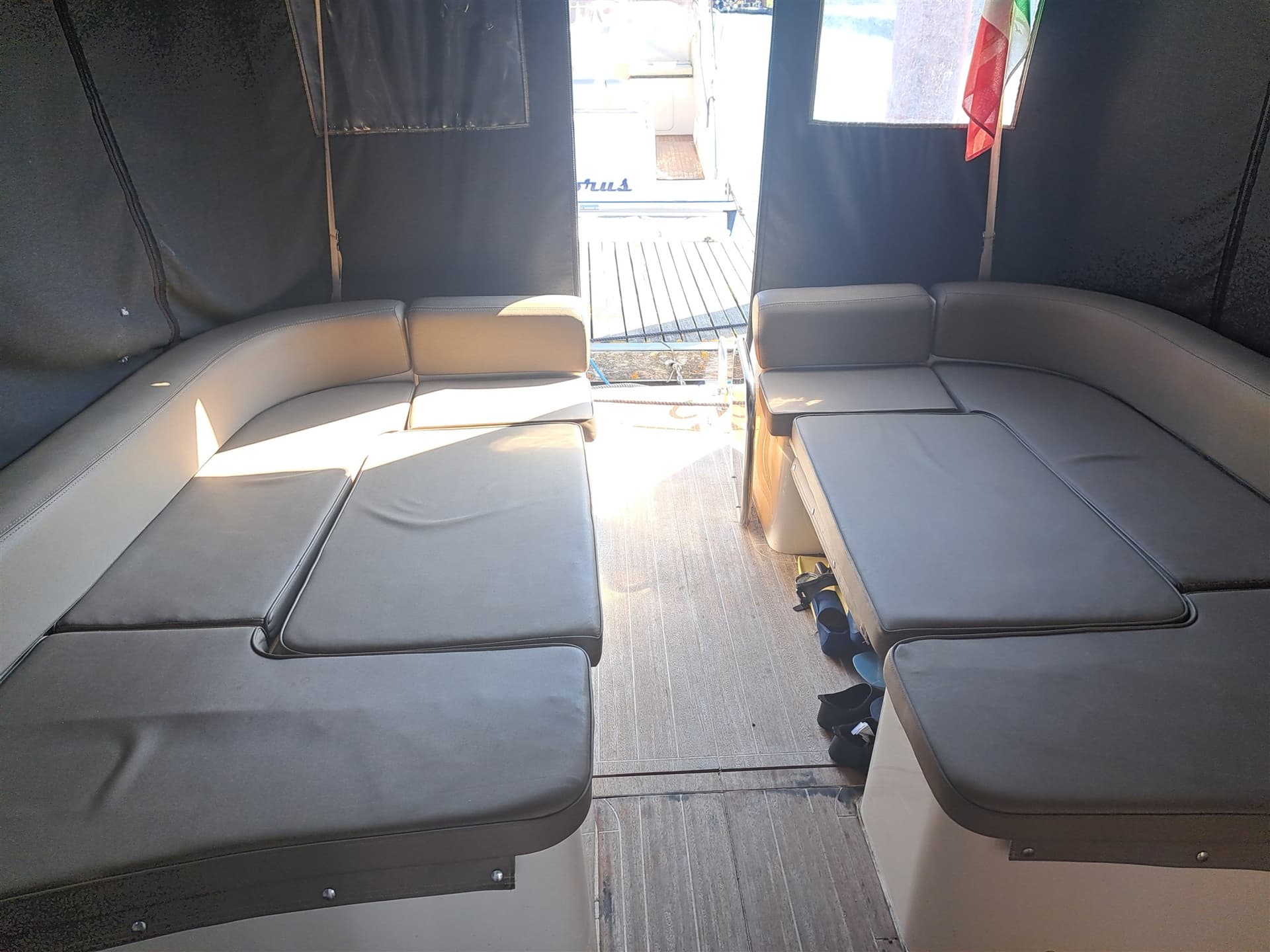 Manò Marine 27,50 Efb - Deck View Manò Marine 27,50 Efb - Deck View