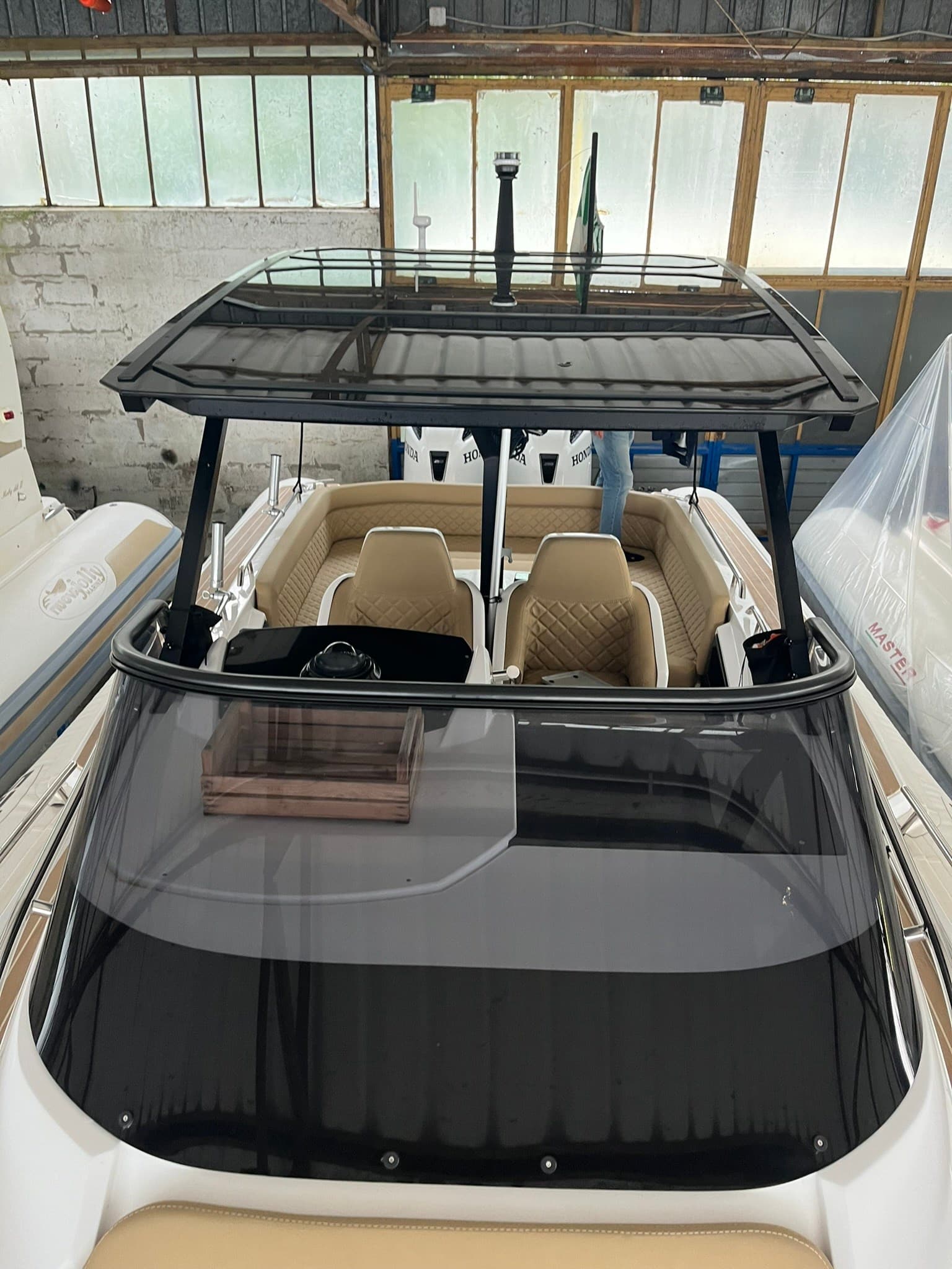 Salpa Soleil 33 - Deck View Salpa Soleil 33 - Deck View