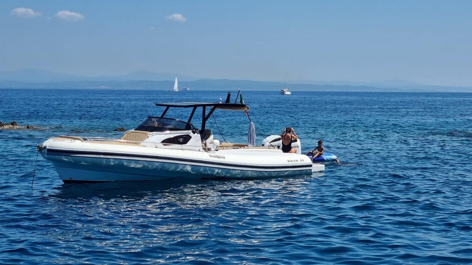 Salpa Soleil 33 - Detail View 1 Salpa Soleil 33 - Detail View 1