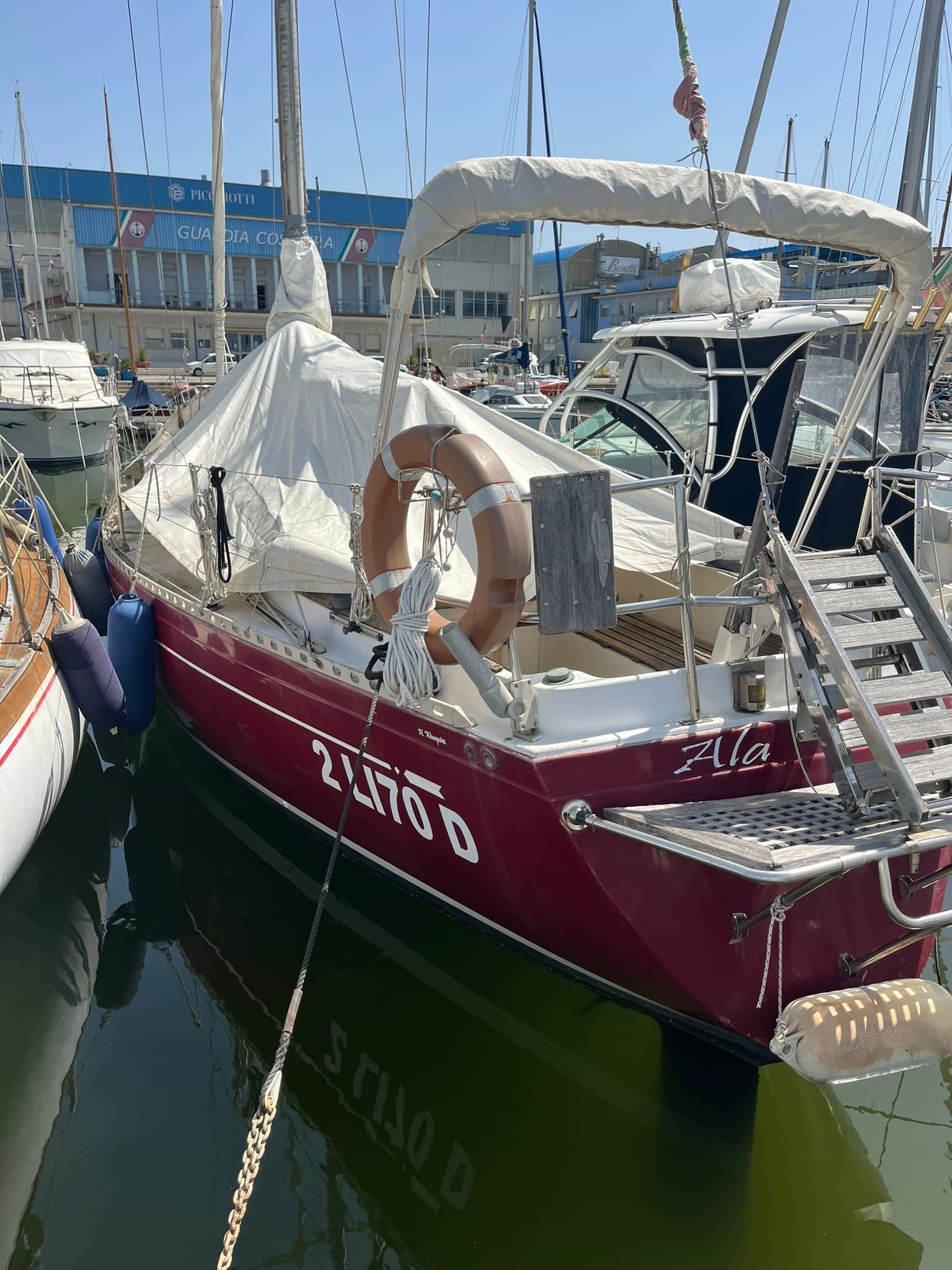 Wauquiez Chance 32 - Detail View 1 Wauquiez Chance 32 - Detail View 1