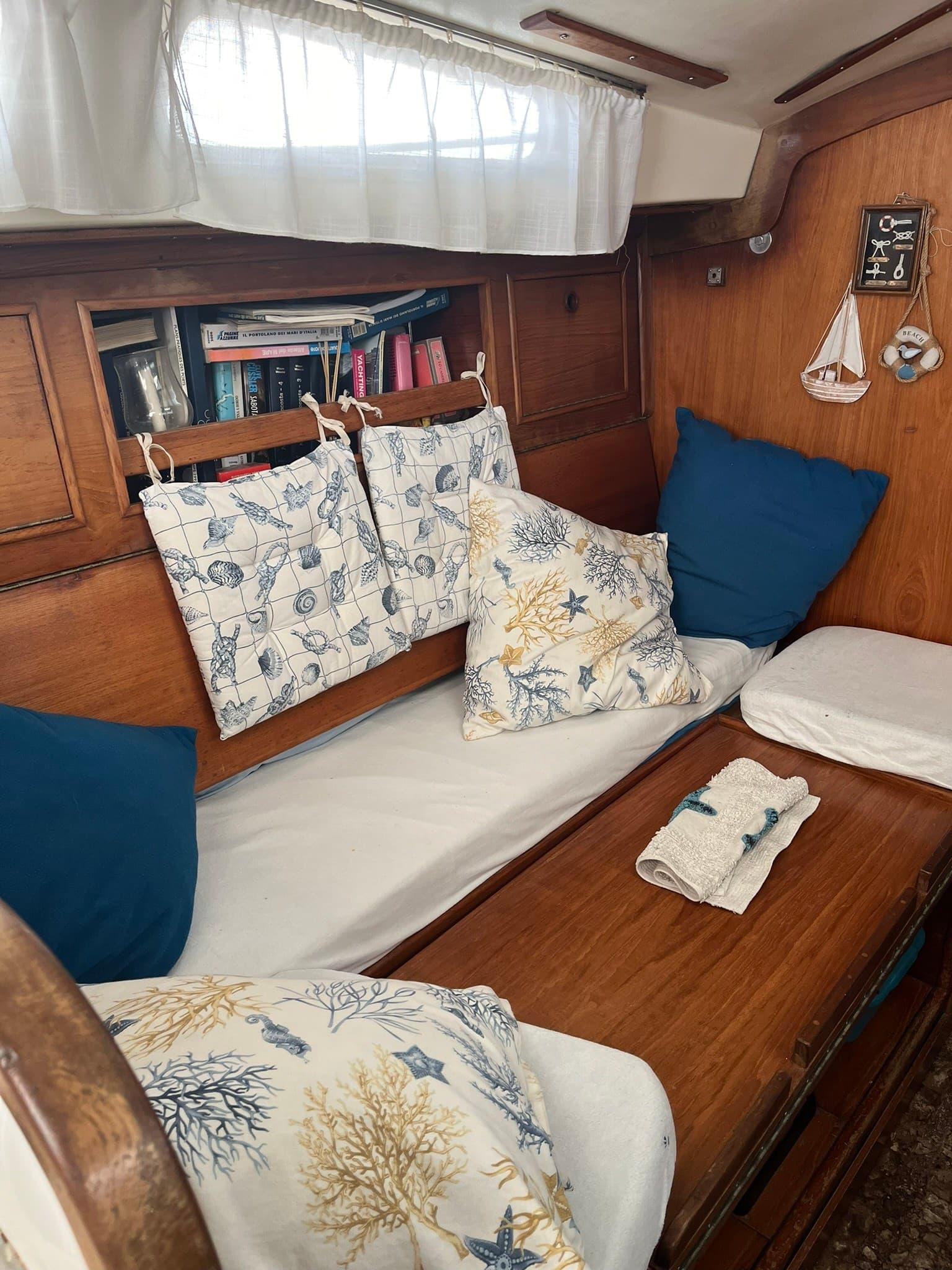 Wauquiez Chance 32 - Deck View Wauquiez Chance 32 - Deck View