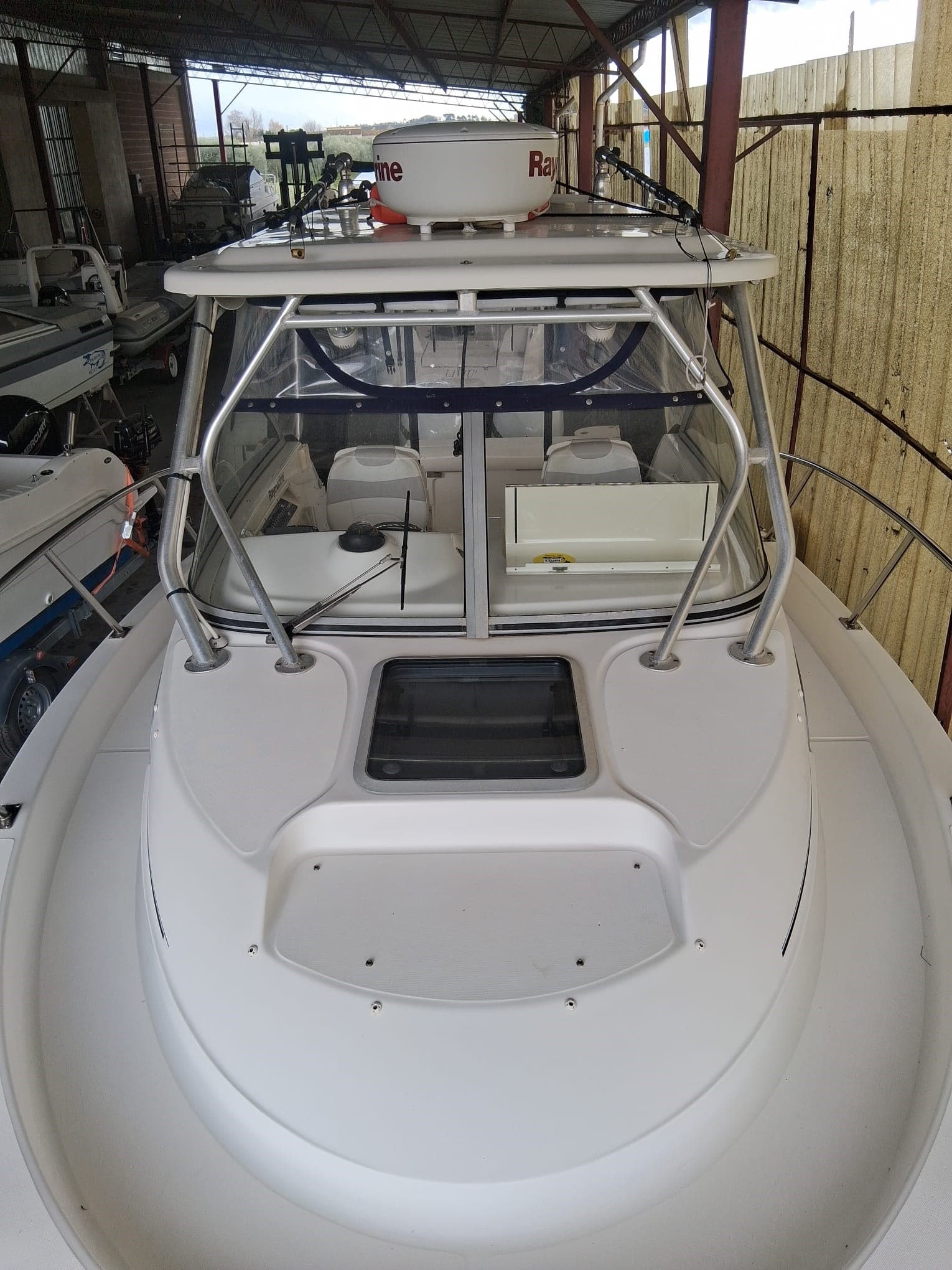 Boston Whaler 255 Conquest - Detail View 1 Boston Whaler 255 Conquest - Detail View 1
