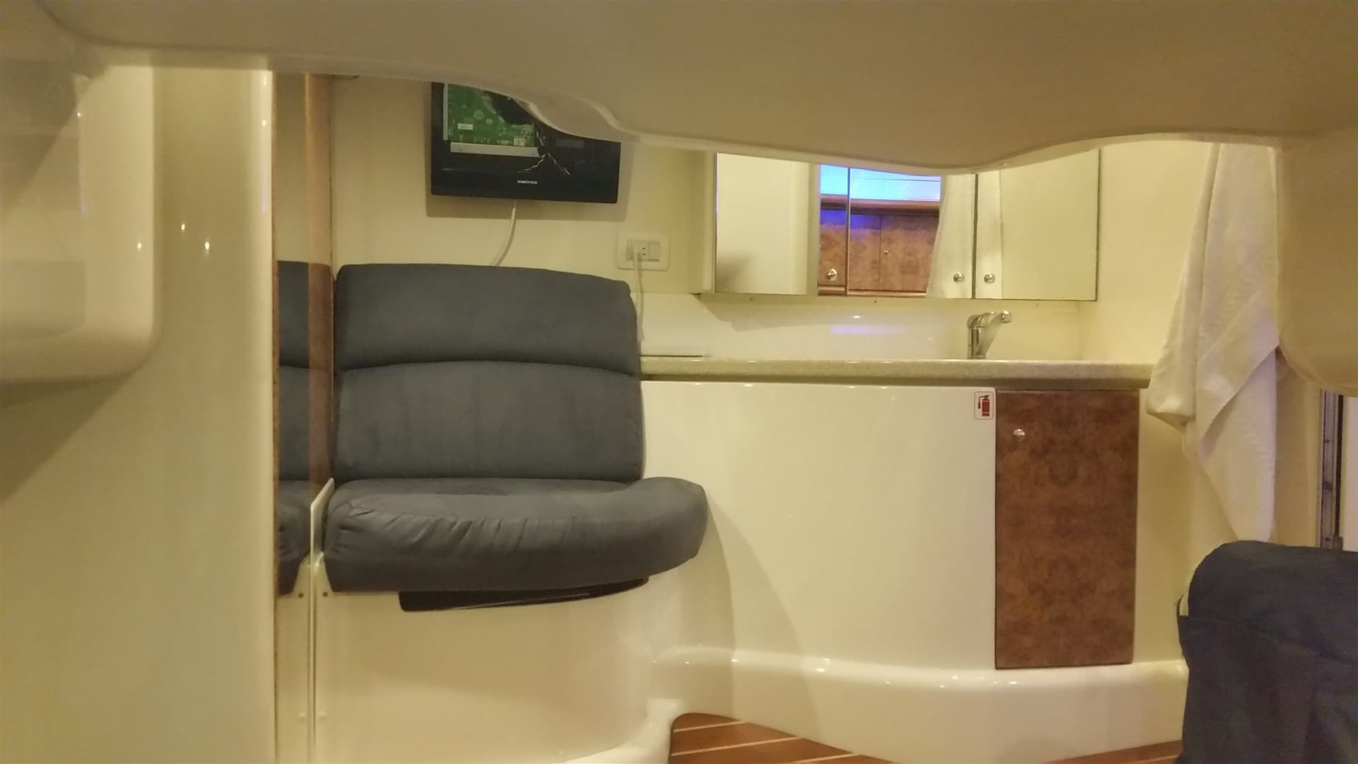 Gobbi 375 Sc - Deck View Gobbi 375 Sc - Deck View