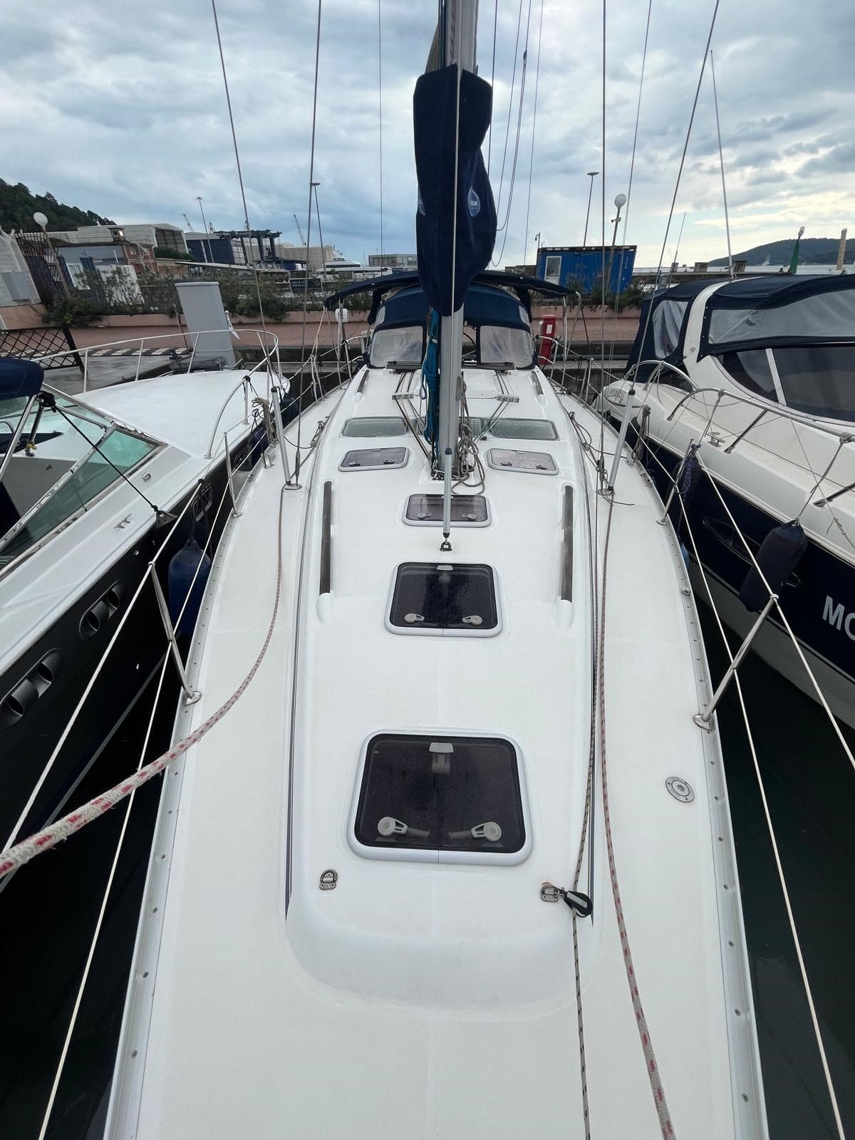 Beneteau Oceanis 393 Clipper - Detail View 1 Beneteau Oceanis 393 Clipper - Detail View 1