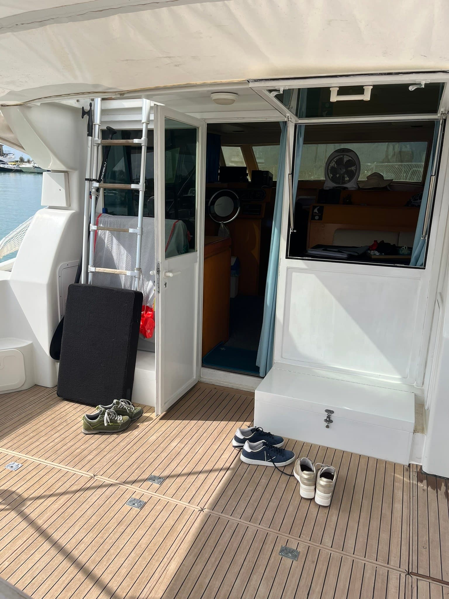 Mochi Craft Dominator 34 - Interior View Mochi Craft Dominator 34 - Interior View