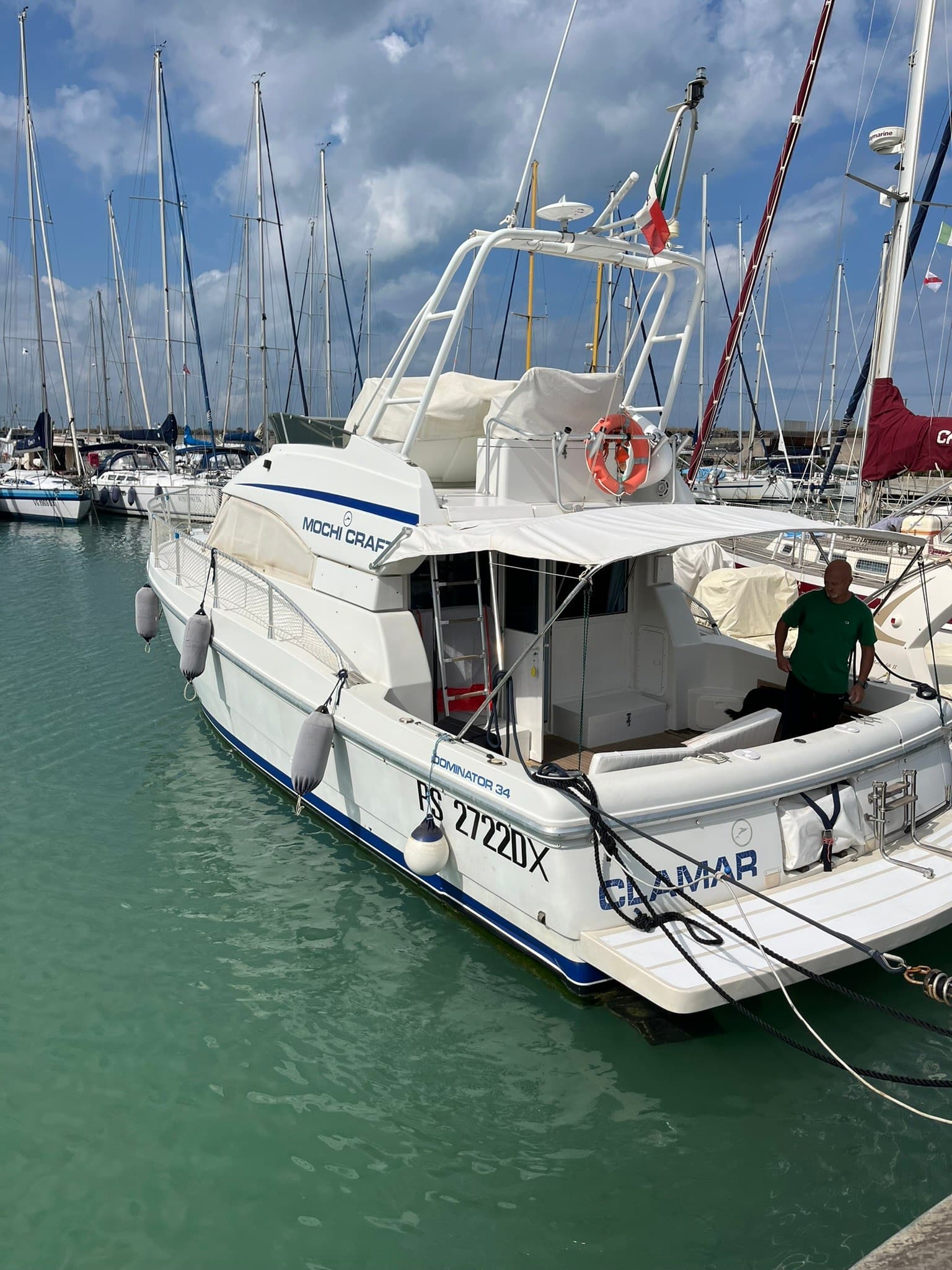 Mochi Craft Dominator 34 - Main View Mochi Craft Dominator 34 - Main View