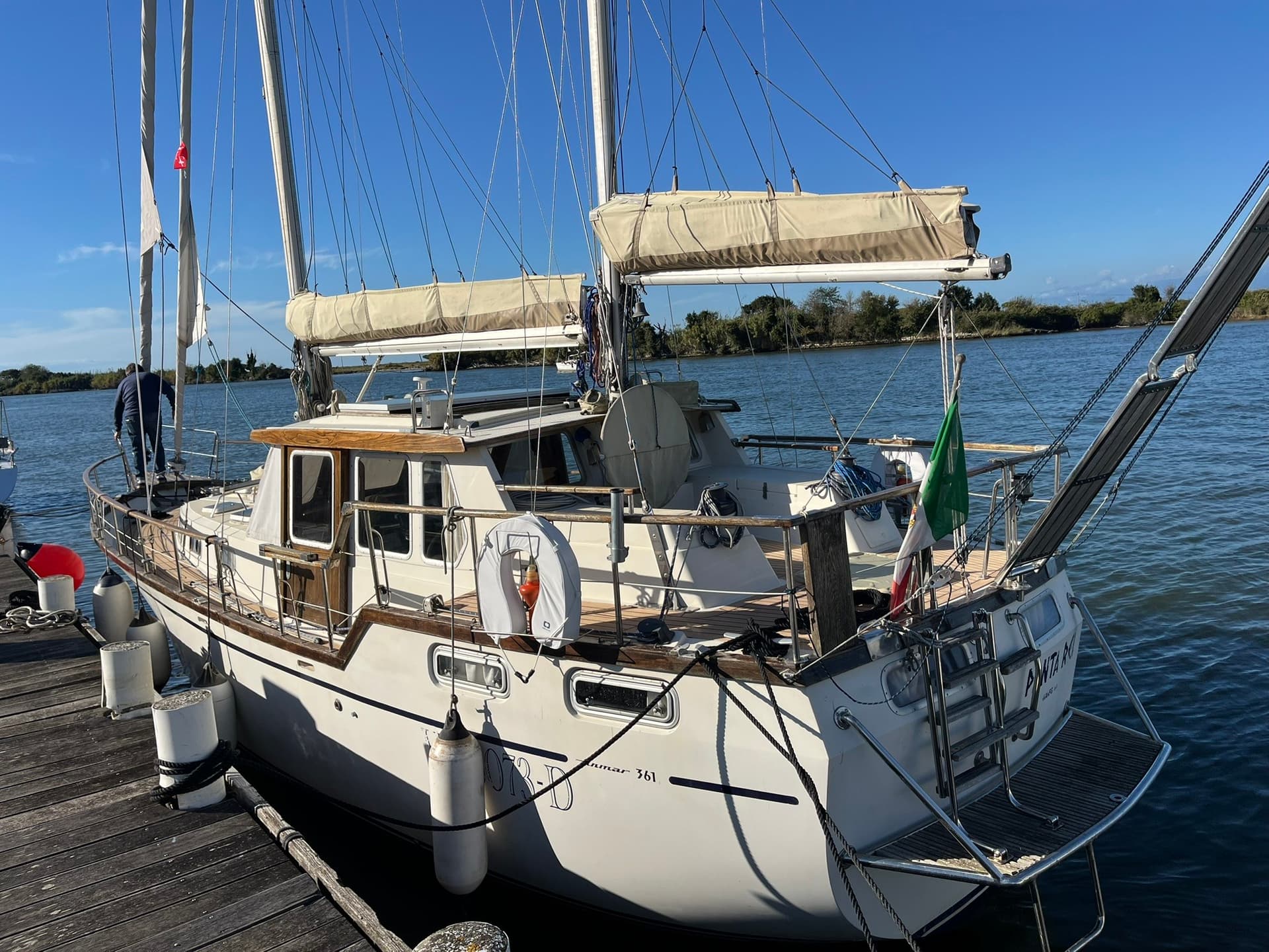 Nauticat 361 - Detail View 1 Nauticat 361 - Detail View 1