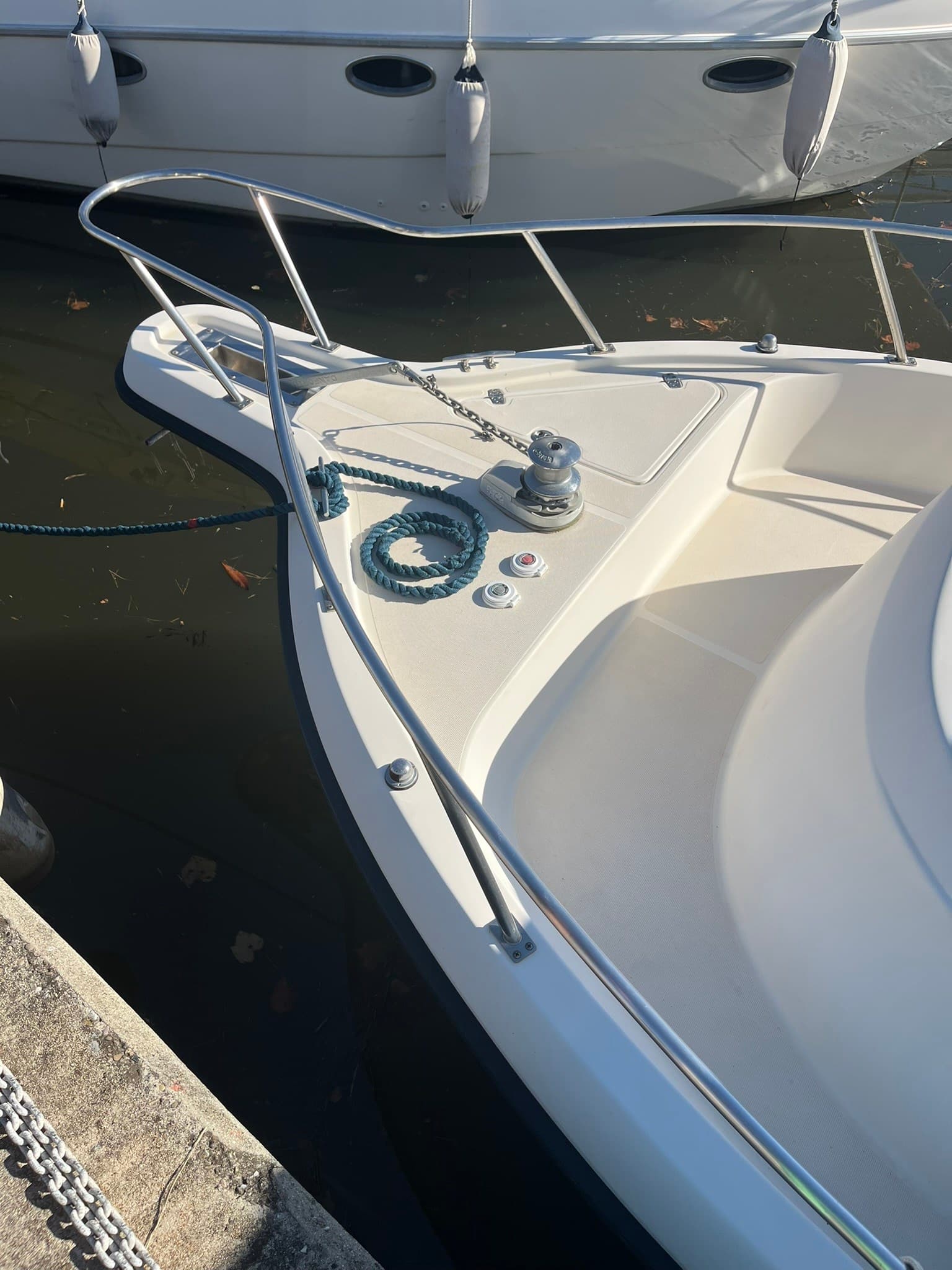 Pursuit 2870 Walkaround - Detail View 1 Pursuit 2870 Walkaround - Detail View 1