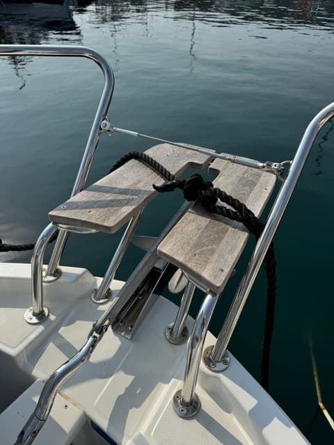 Beneteau Antares 8 - Deck View Beneteau Antares 8 - Deck View