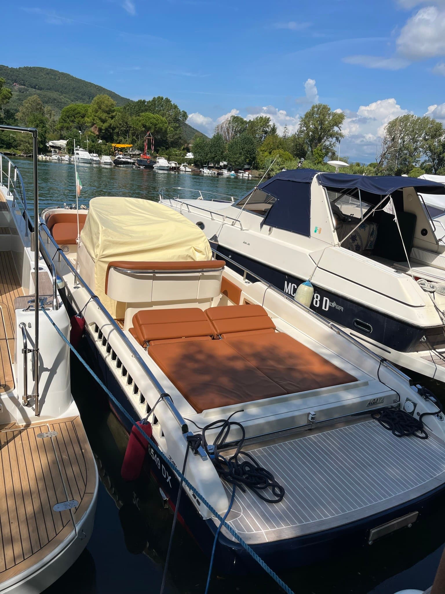 Supermarine Iguana 36 - Interior View Supermarine Iguana 36 - Interior View