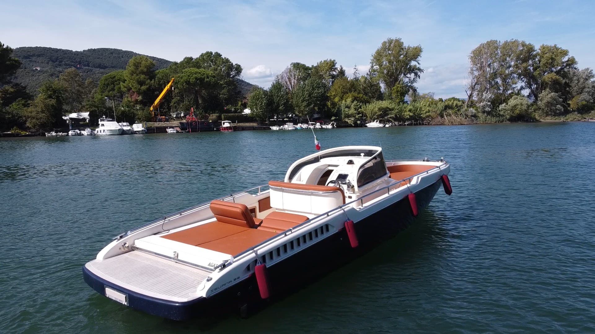 Supermarine Iguana 36 - Main View Supermarine Iguana 36 - Main View