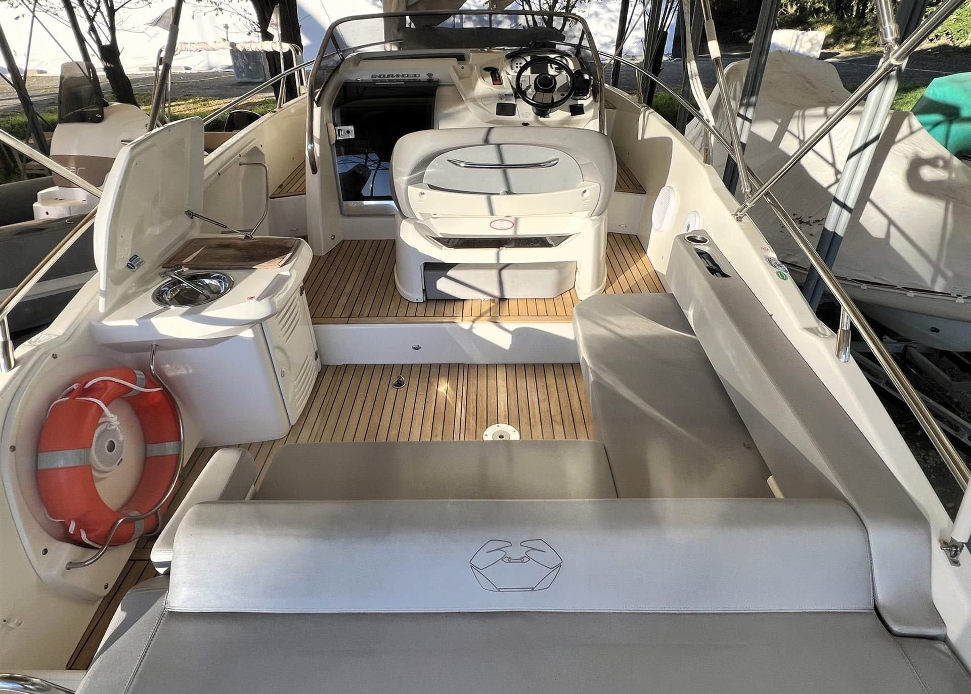 Cranchi Endurance 30 - Detail View 1 Cranchi Endurance 30 - Detail View 1