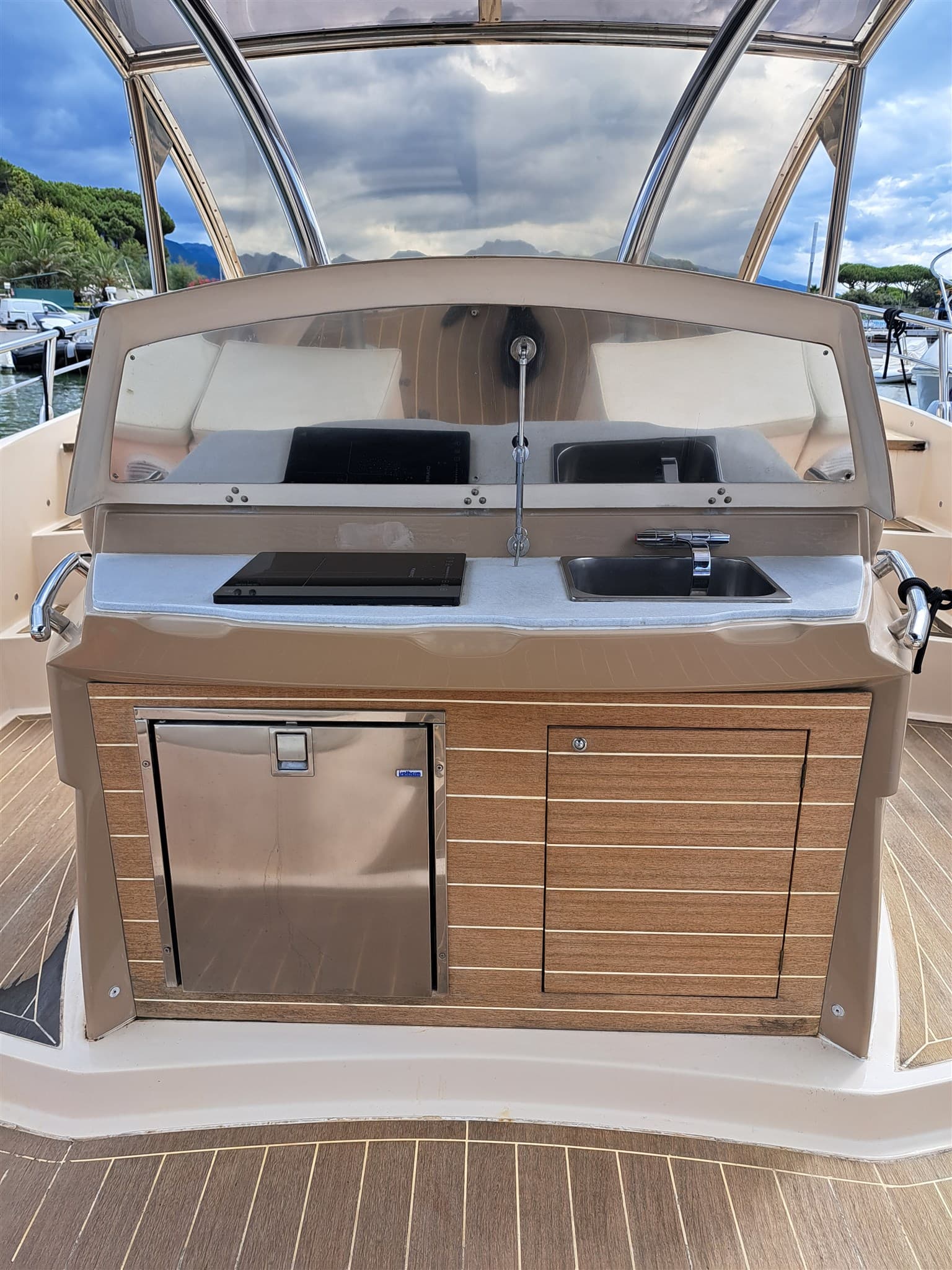 Manò Marine Manò 37 Gran Sport - Deck View Manò Marine Manò 37 Gran Sport - Deck View