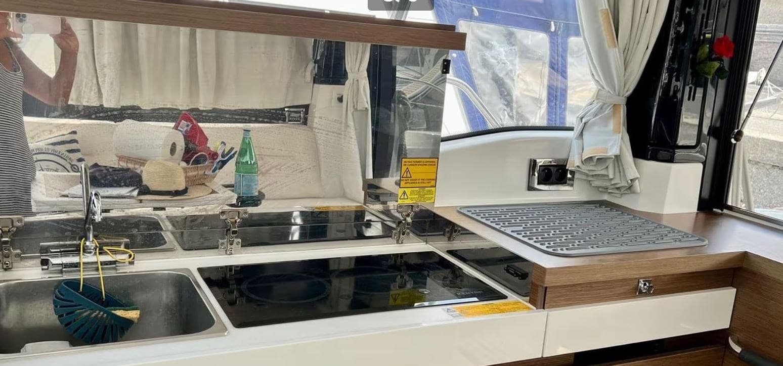 Jeanneau Nc 37 - Deck View Jeanneau Nc 37 - Deck View