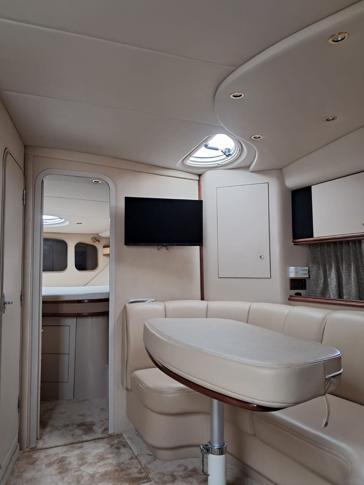 Cruiser 3672 - Deck View Cruiser 3672 - Deck View