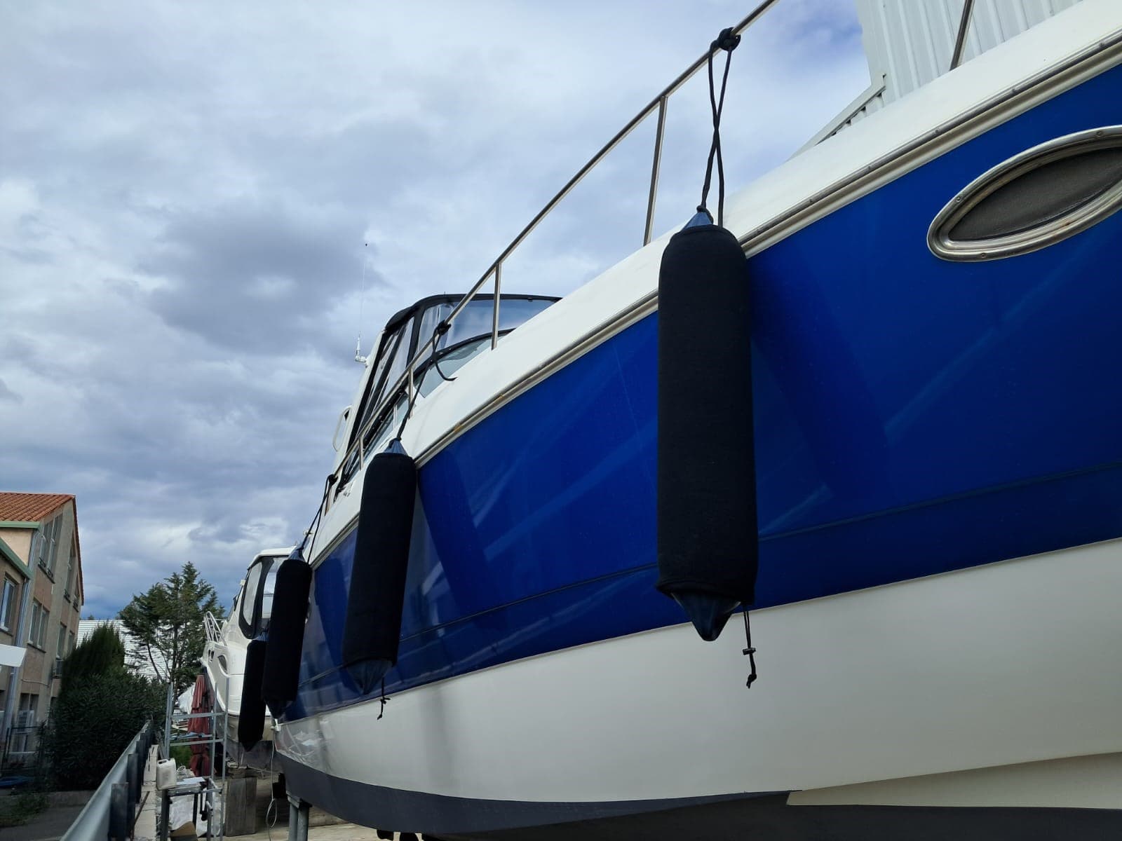 Cruiser 3672 - Detail View 1 Cruiser 3672 - Detail View 1