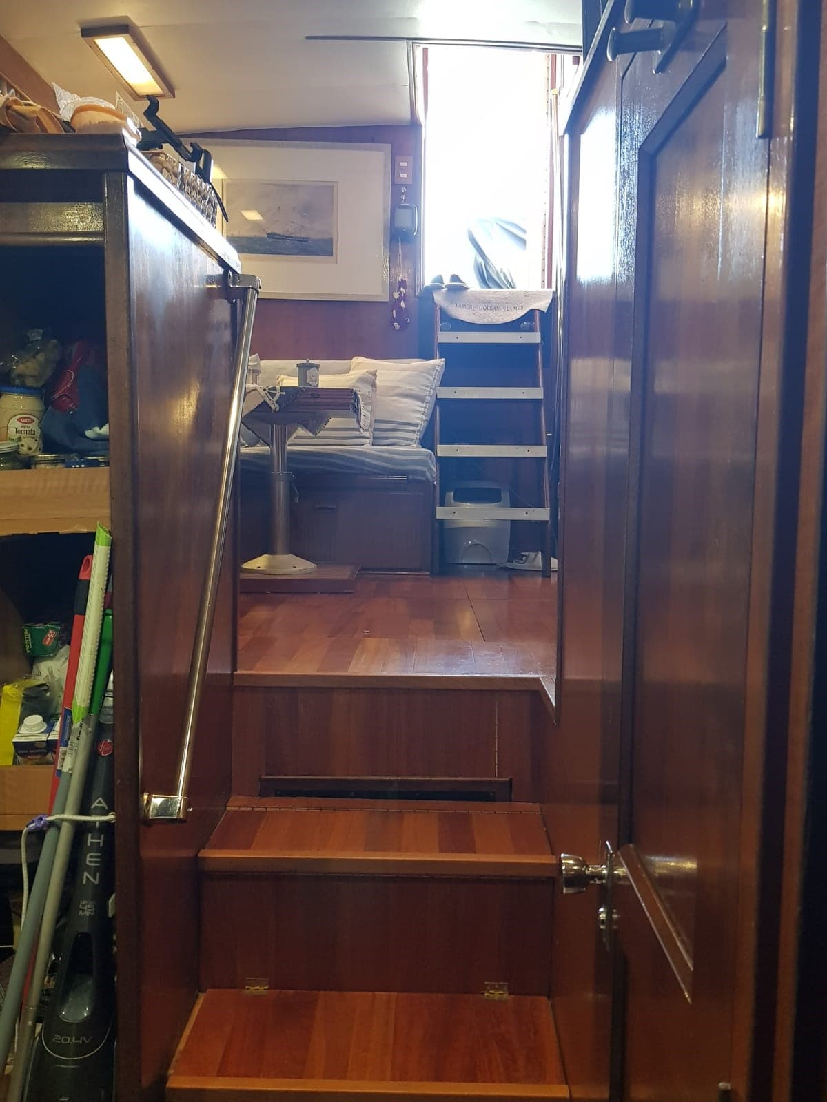 Hatteras 38 - Detail View 1 Hatteras 38 - Detail View 1