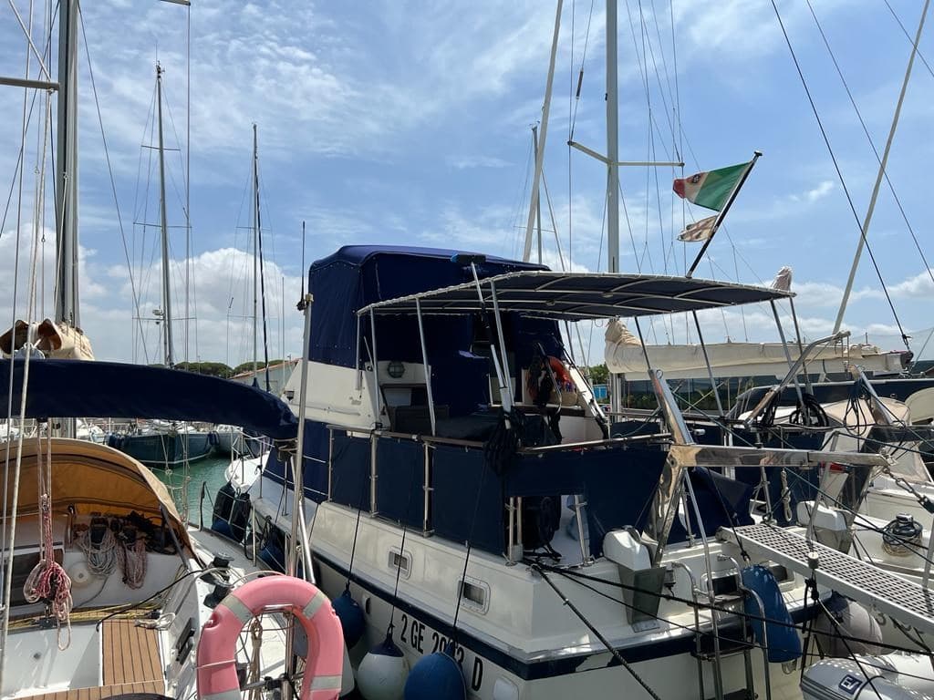 Hatteras 38 - Main View Hatteras 38 - Main View