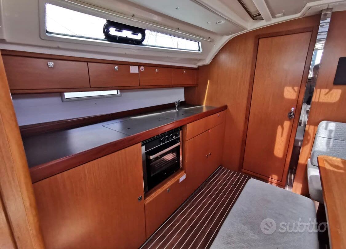 Bavaria 37 Cruiser - Interior View Bavaria 37 Cruiser - Interior View