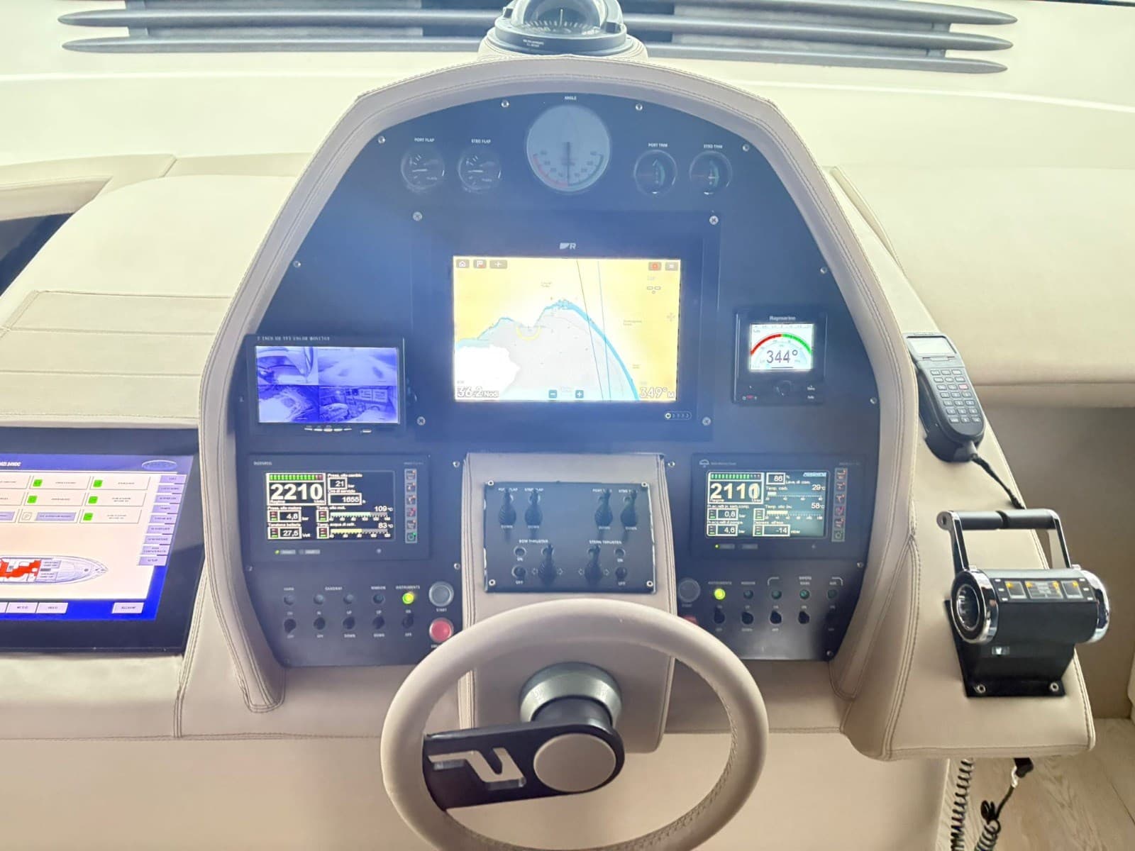 Pershing Pershing 62 - Deck View Pershing Pershing 62 - Deck View