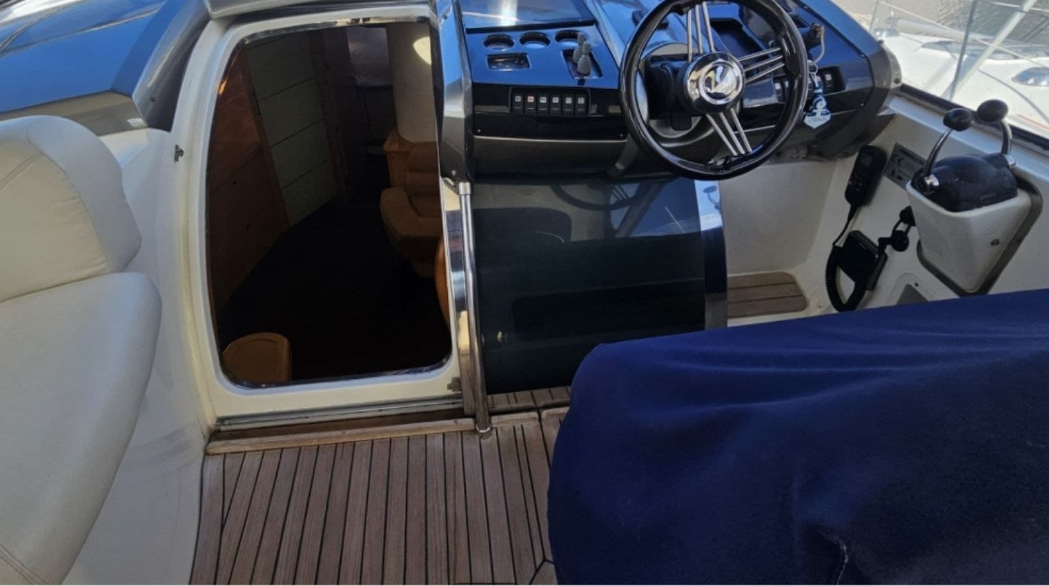 Absolute Absolute 45 - Deck View Absolute Absolute 45 - Deck View