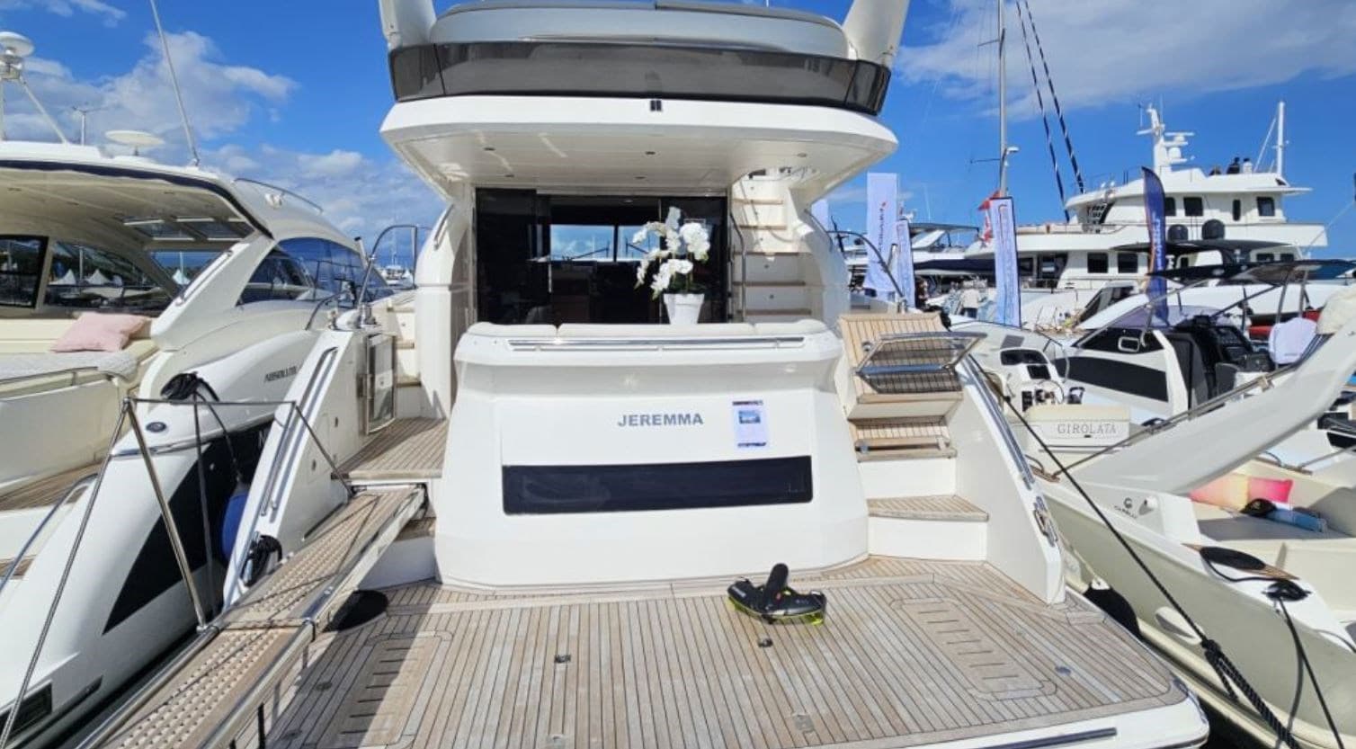 Princess Yachts V52 Fly - Detail View 1 Princess Yachts V52 Fly - Detail View 1