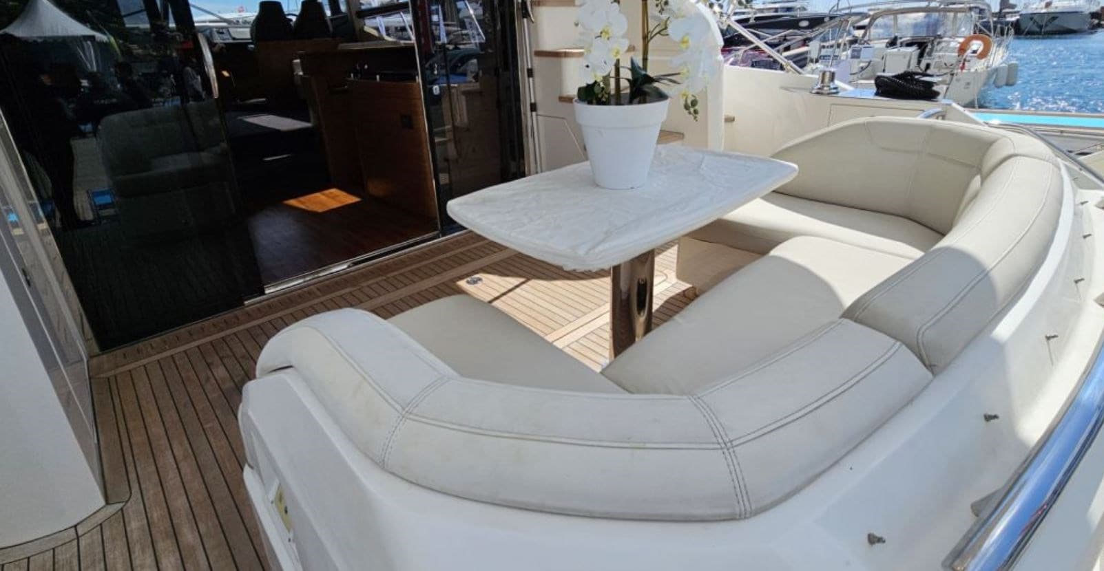 Princess Yachts V52 Fly - Interior View Princess Yachts V52 Fly - Interior View