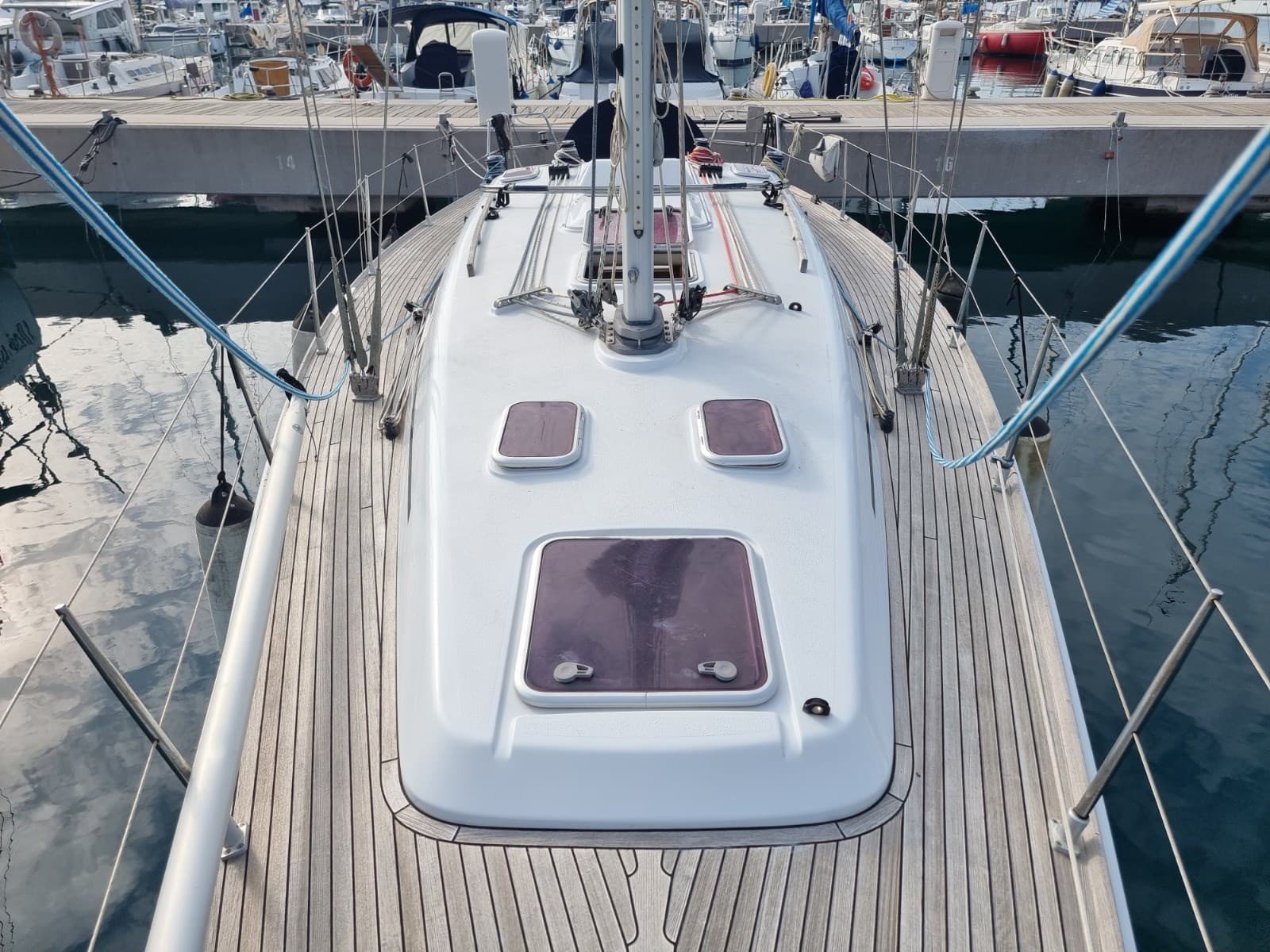 Cantiere del Pardo Grand Soleil 40 - Deck View Cantiere del Pardo Grand Soleil 40 - Deck View