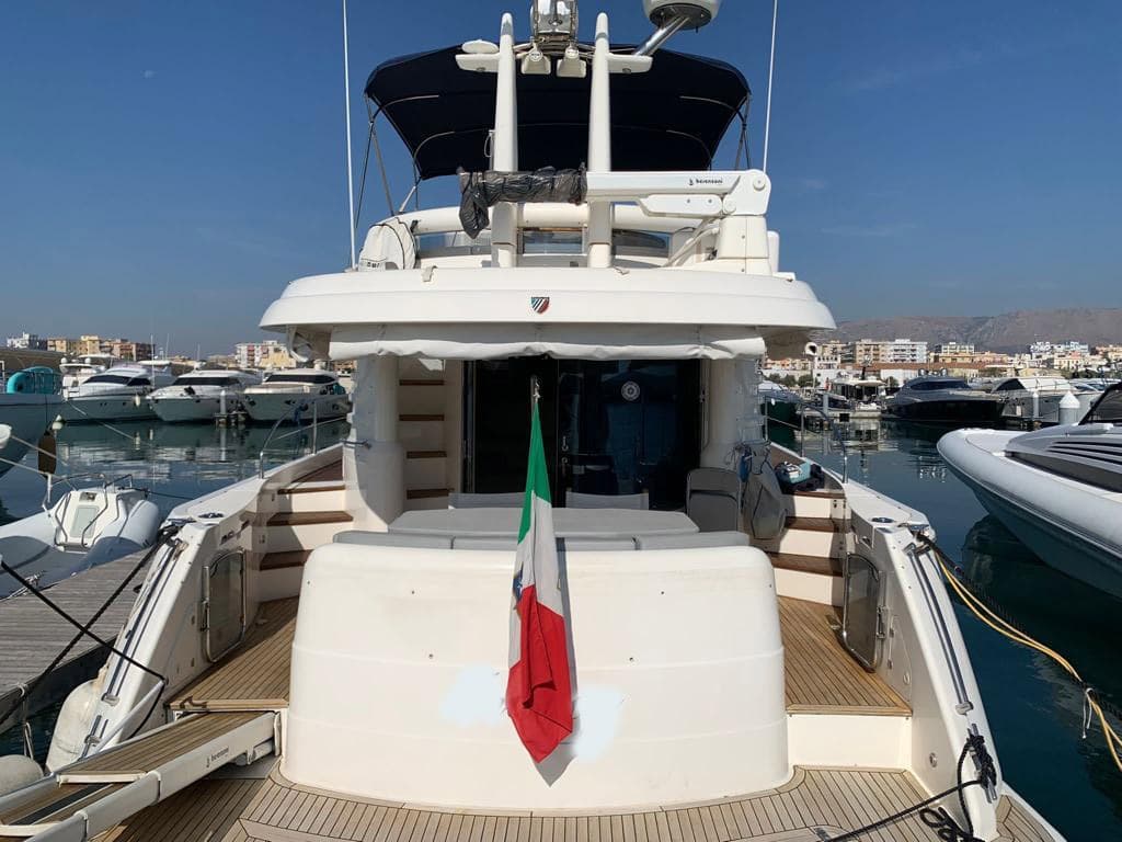 Fairline Squadron 62 - Deck View Fairline Squadron 62 - Deck View