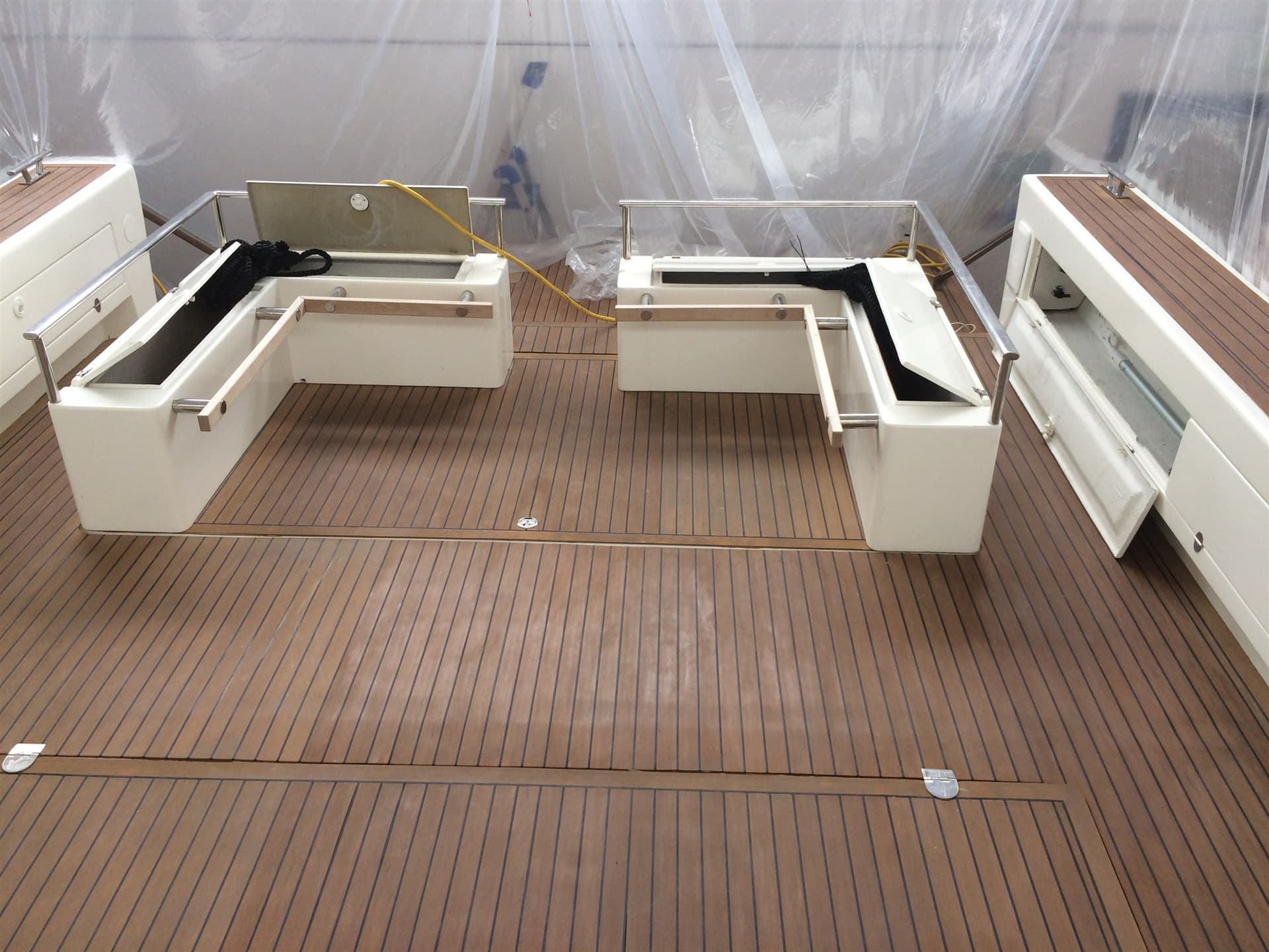 V Yacht V 40 - Deck View V Yacht V 40 - Deck View